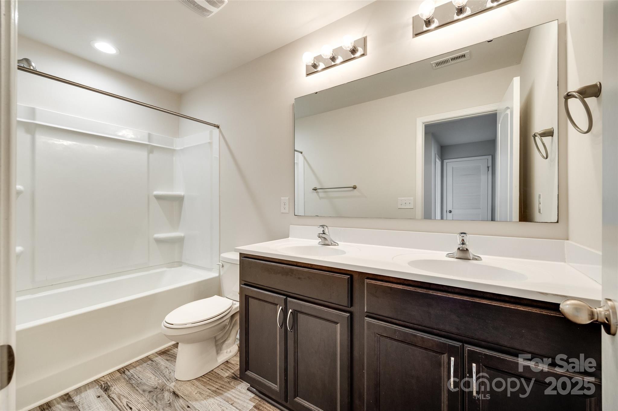 463 W Barr Street Property Photo 23