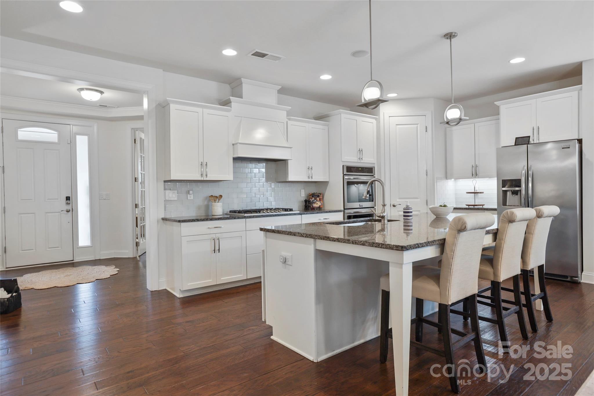 15018 Marymont Avenue Property Photo 4