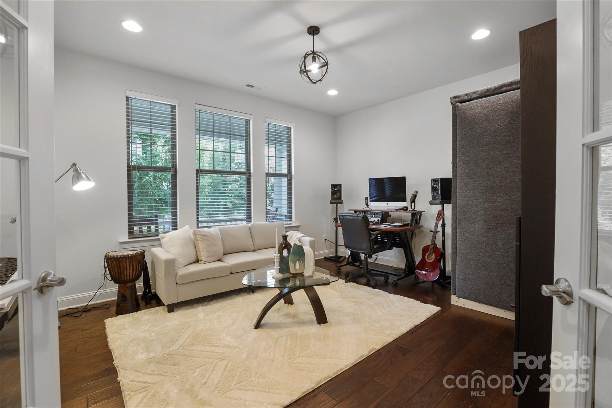 15018 Marymont Avenue Property Photo 5