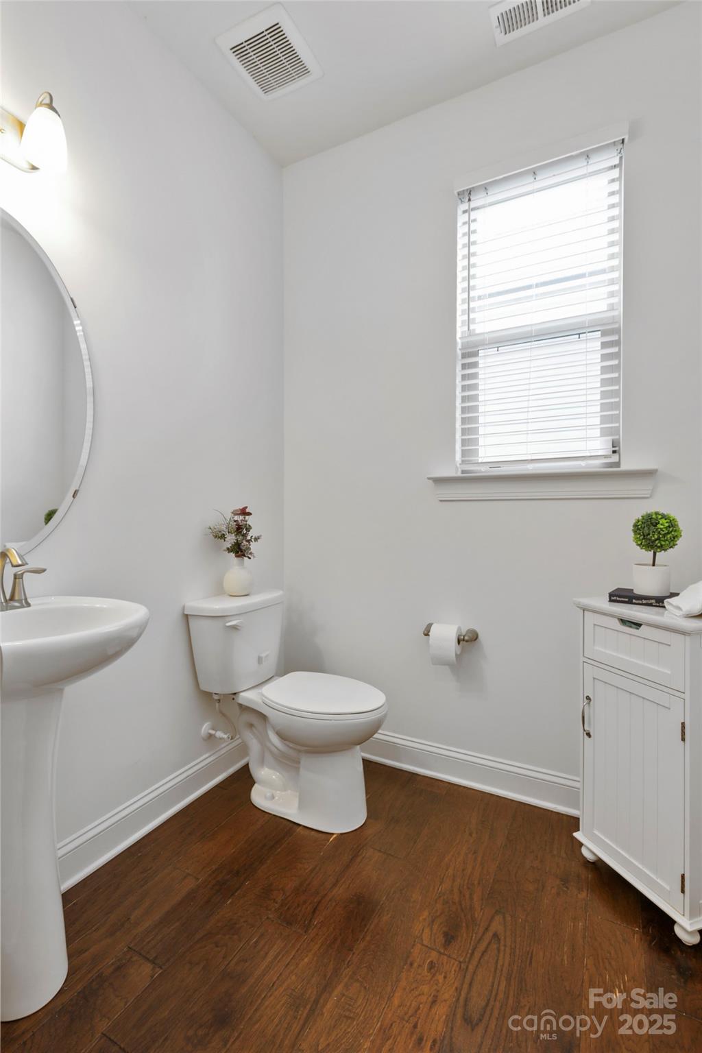 15018 Marymont Avenue Property Photo 7