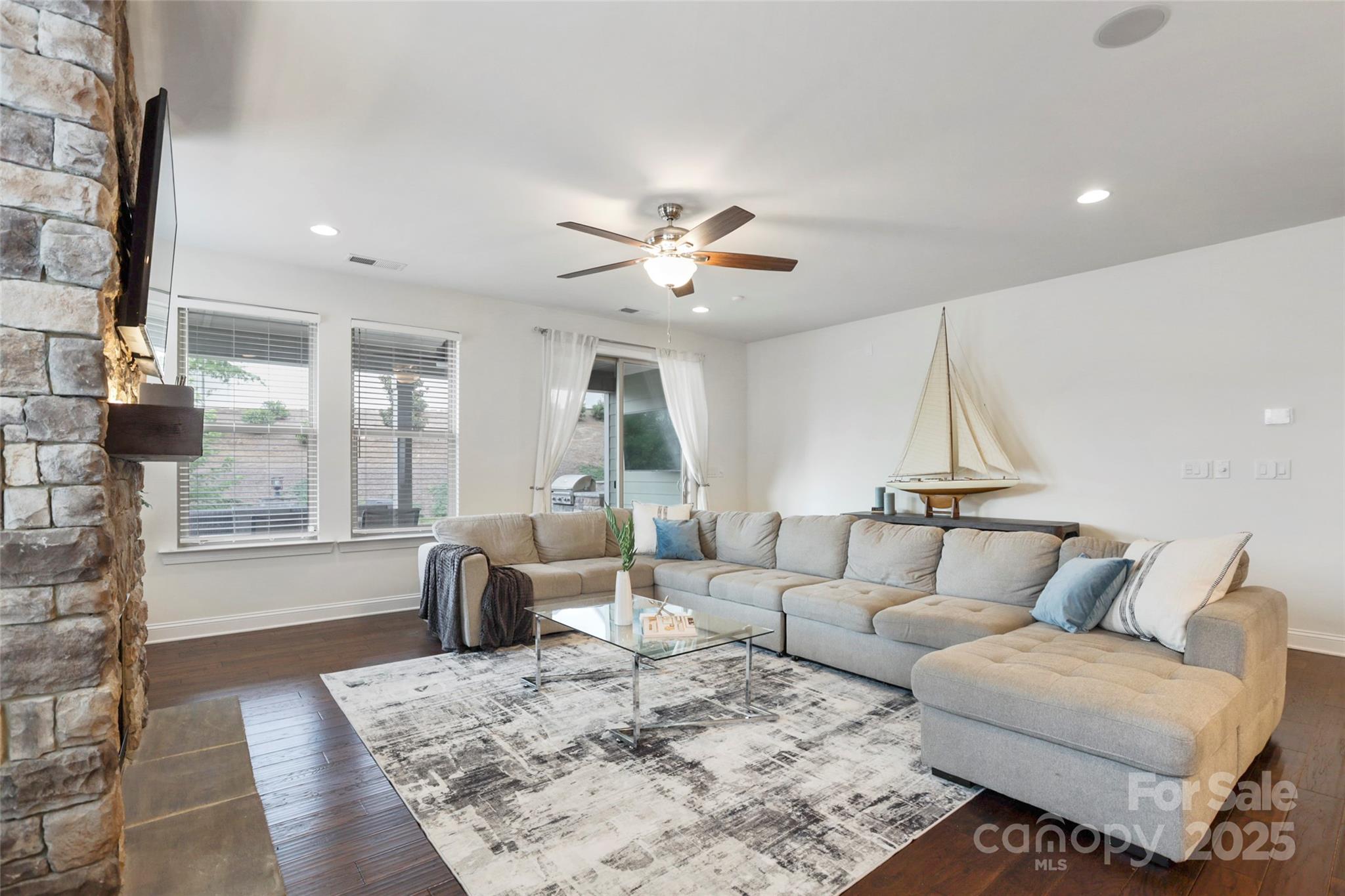 15018 Marymont Avenue Property Photo 10