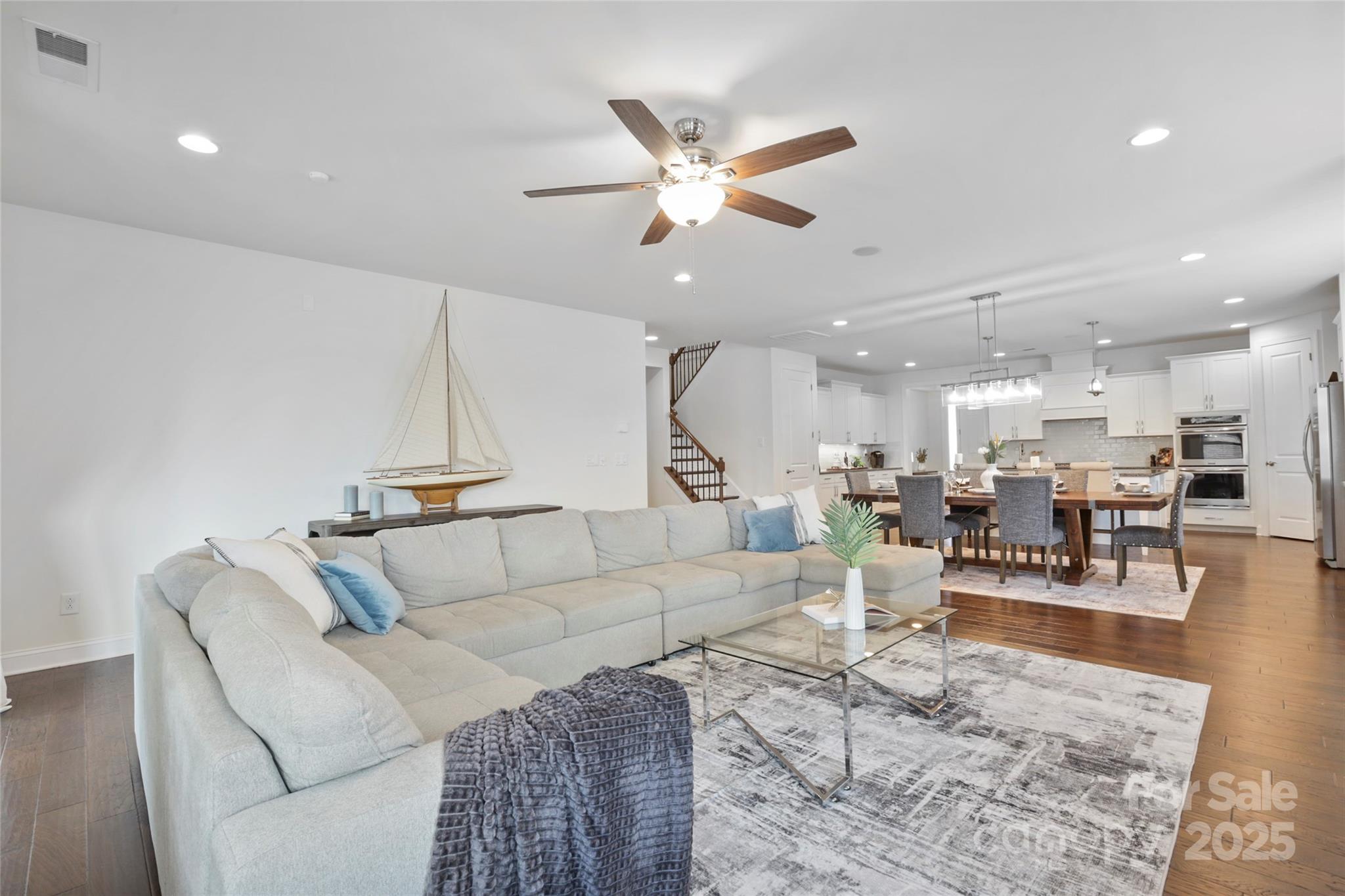 15018 Marymont Avenue Property Photo 11