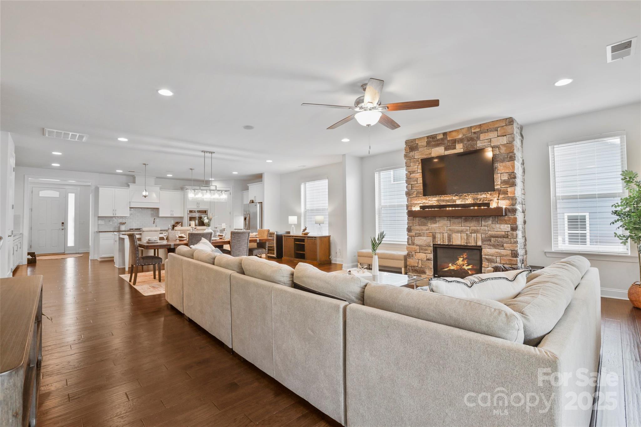 15018 Marymont Avenue Property Photo 12