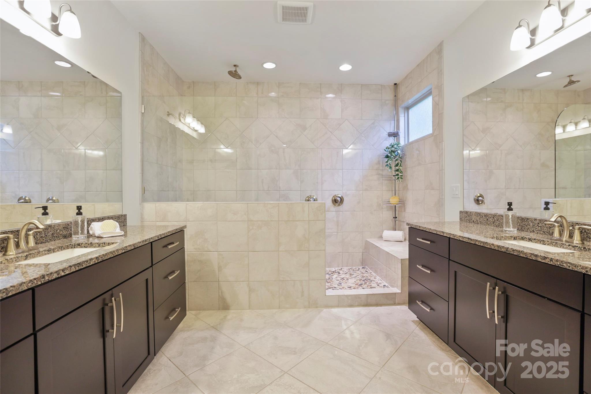 15018 Marymont Avenue Property Photo 15