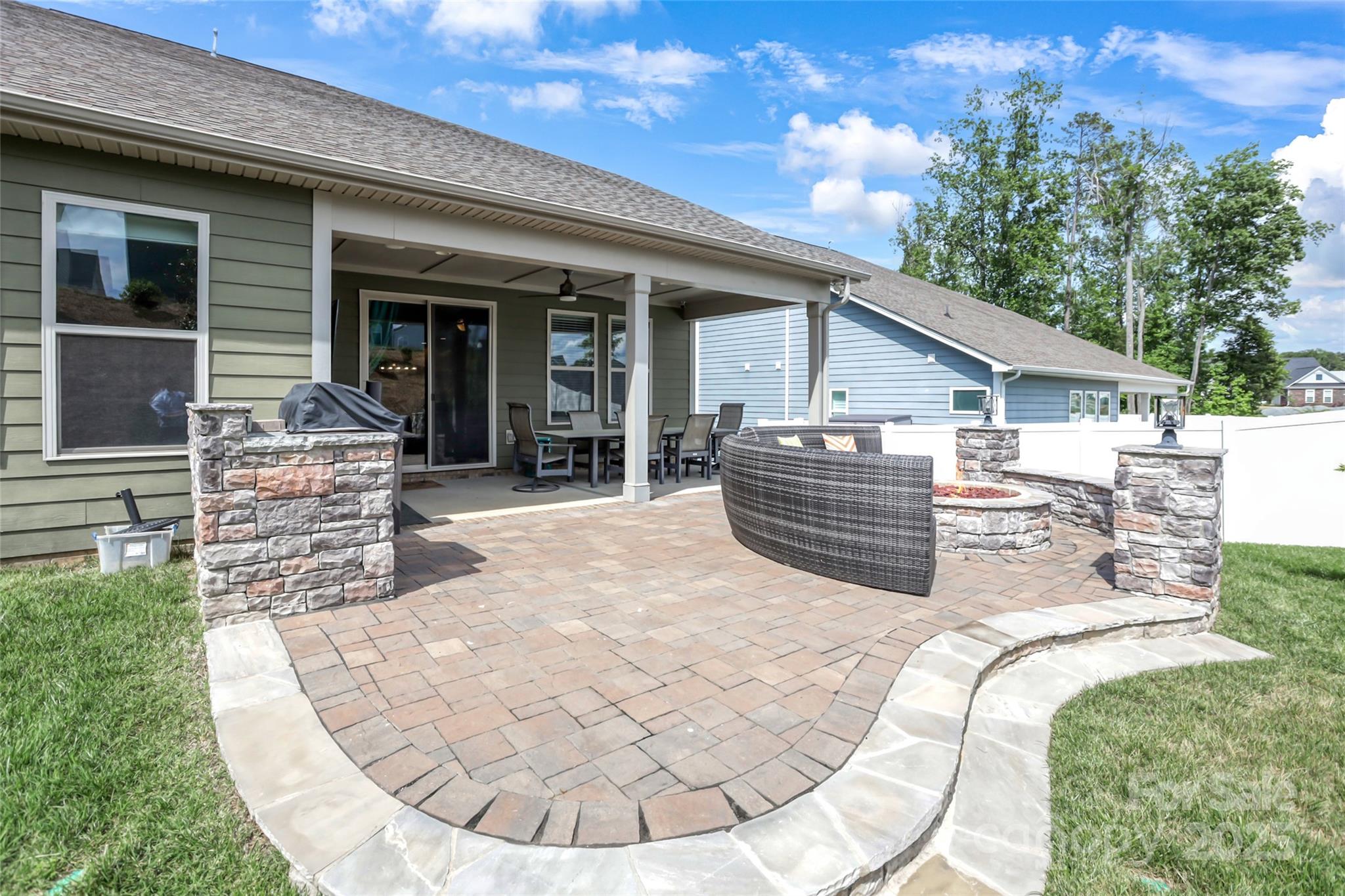 15018 Marymont Avenue Property Photo 16