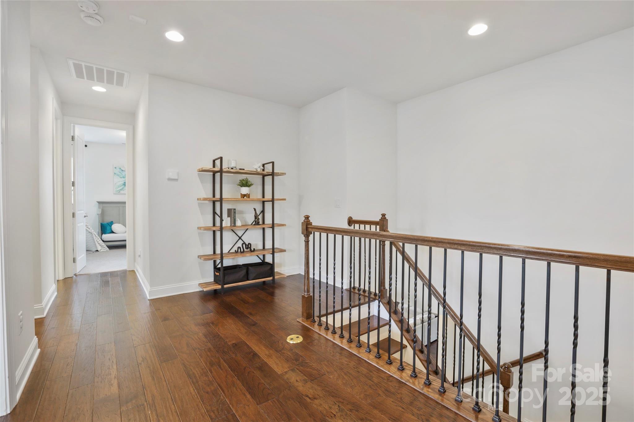 15018 Marymont Avenue Property Photo 23