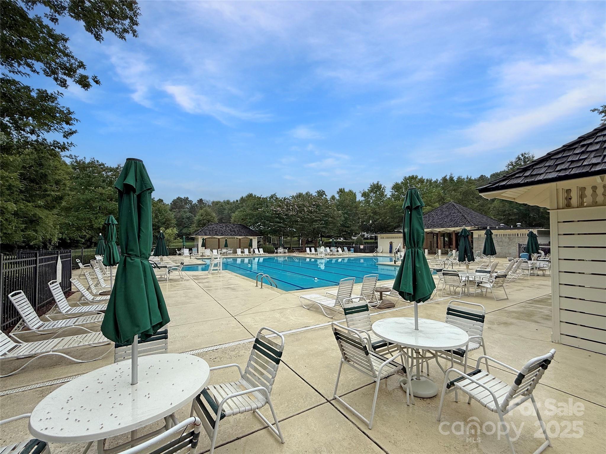 15018 Marymont Avenue Property Photo 39