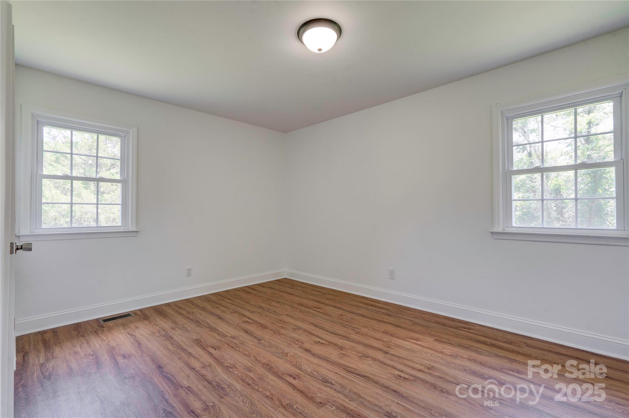 231 London Road Property Photo 11