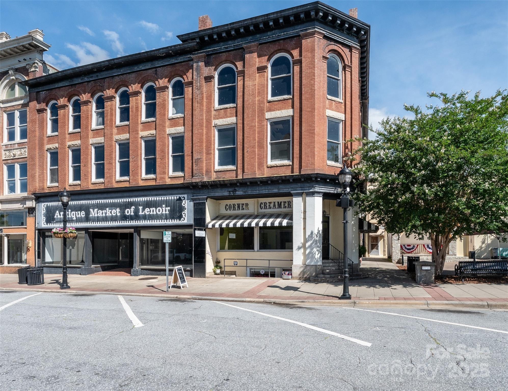 812 West Avenue Property Photo 1