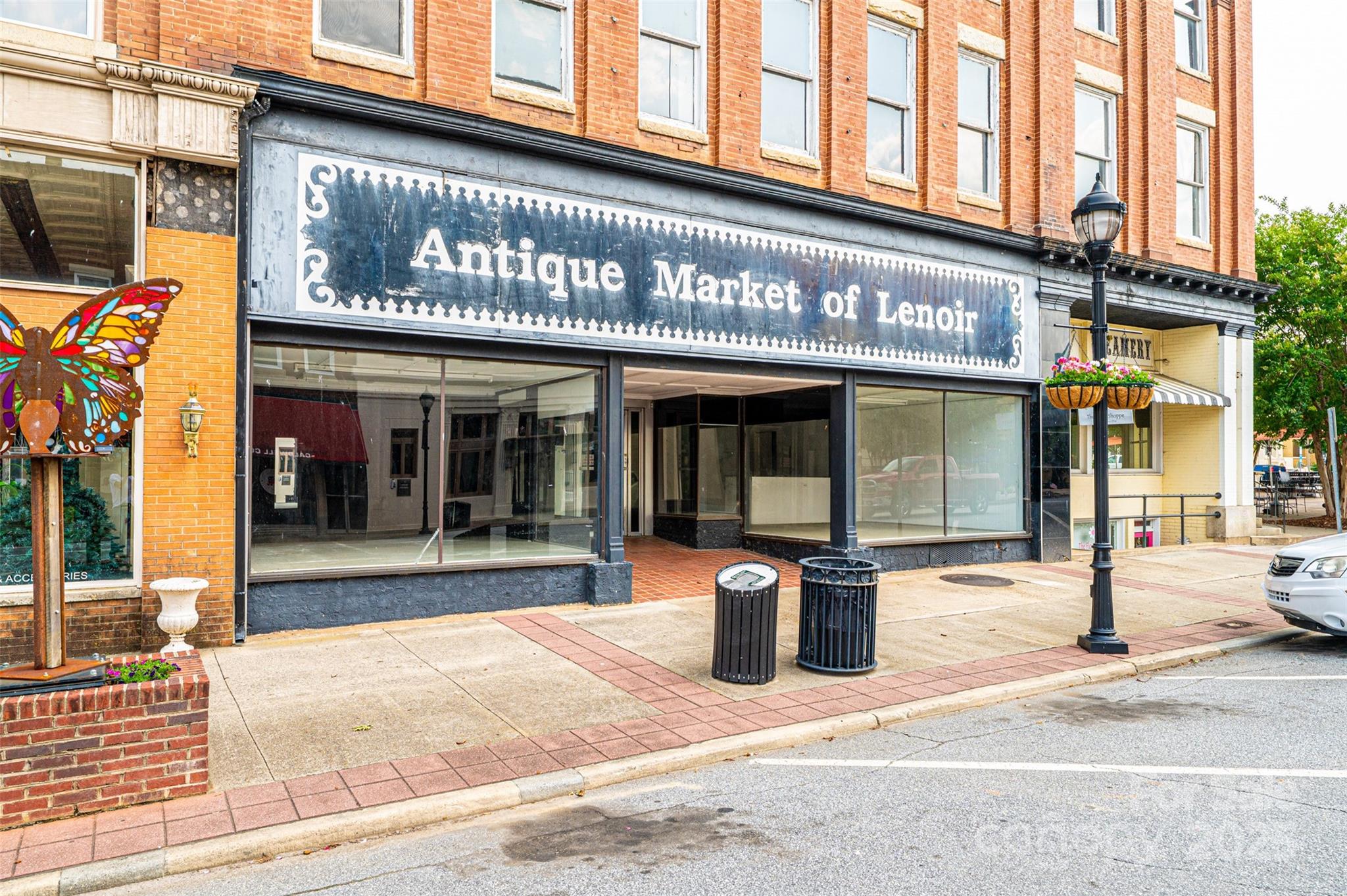 812 West Avenue Property Photo 2