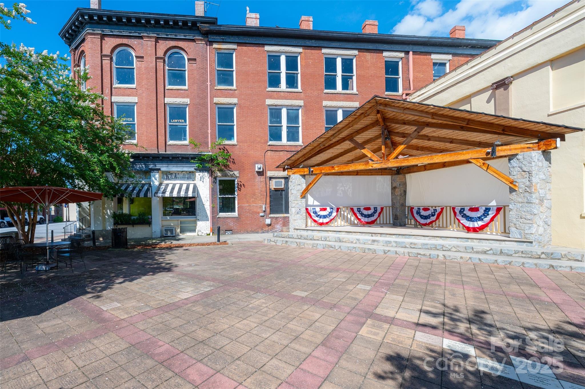 812 West Avenue Property Photo 4
