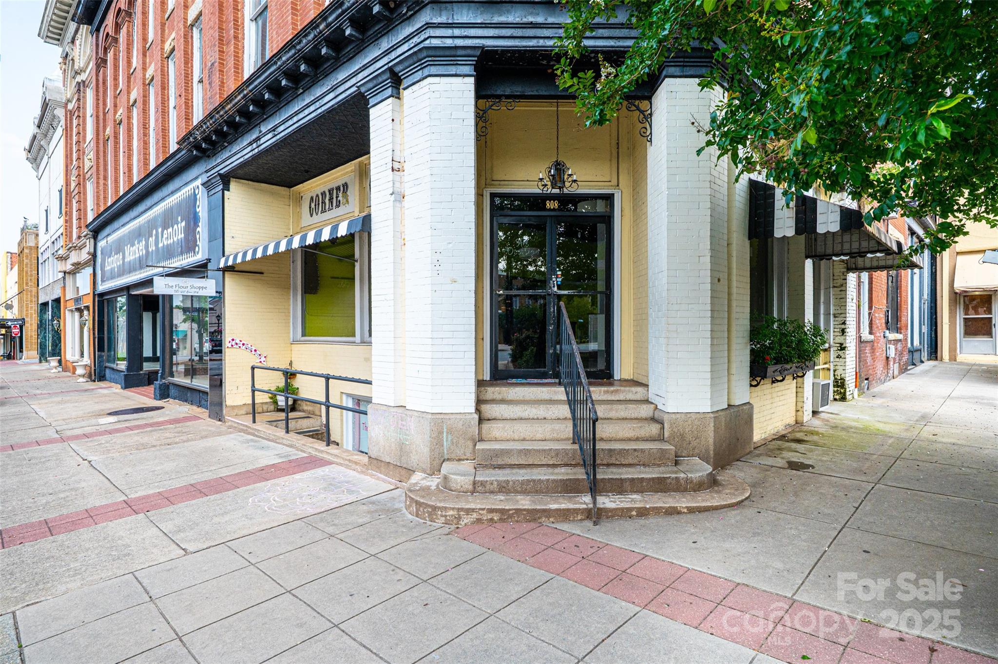 812 West Avenue Property Photo 35