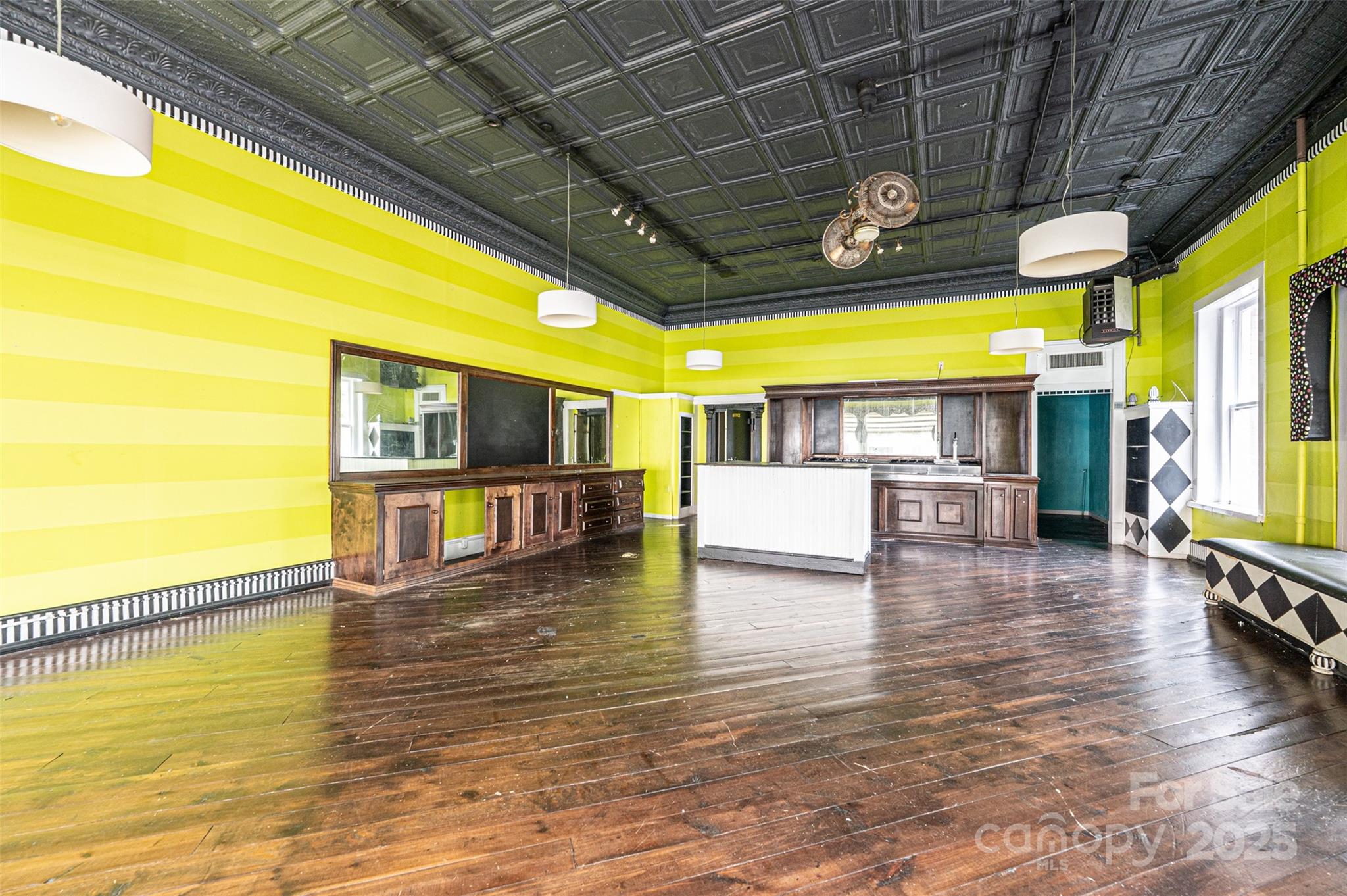 812 West Avenue Property Photo 38
