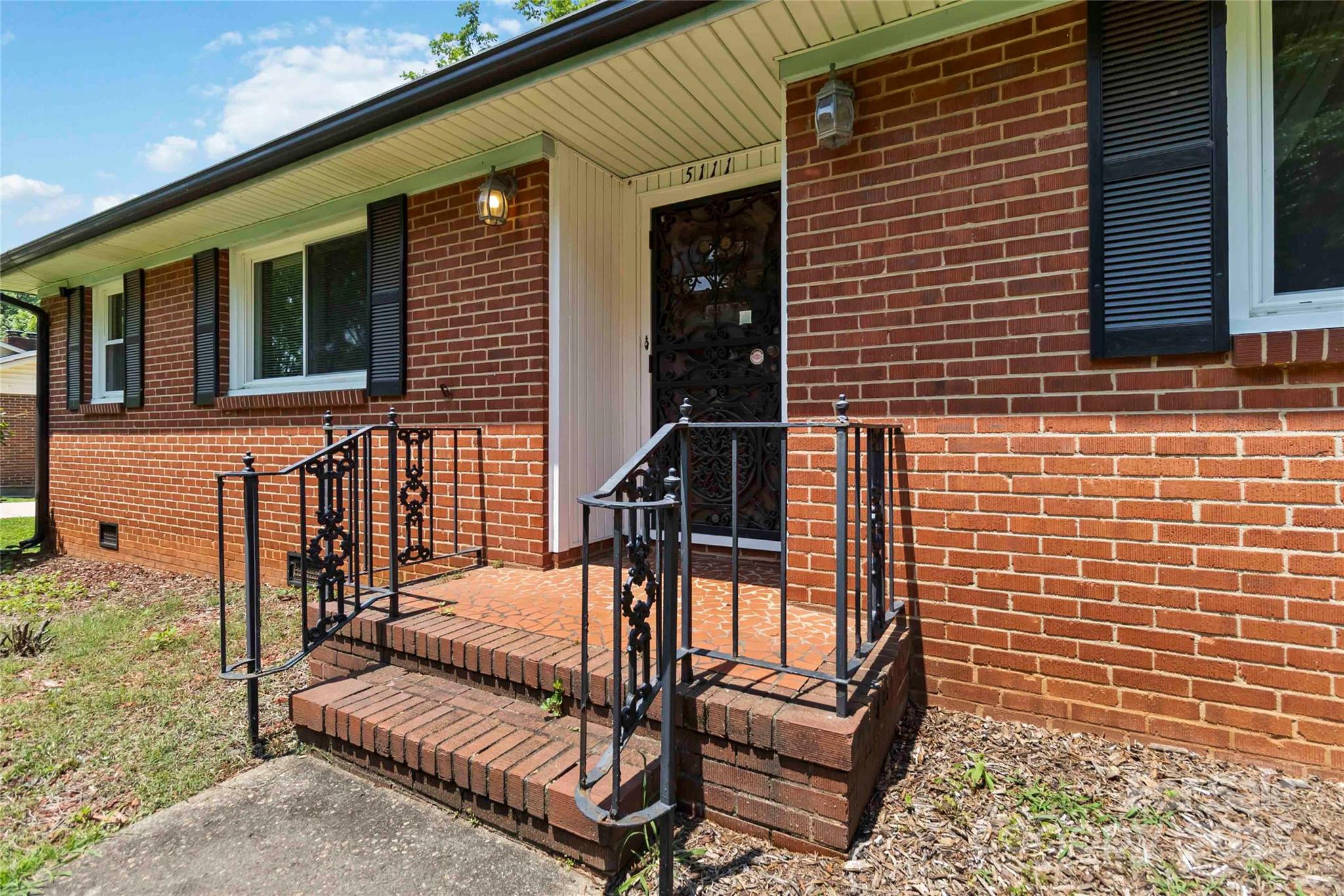 5111 Tewkesbury Road Property Photo 3