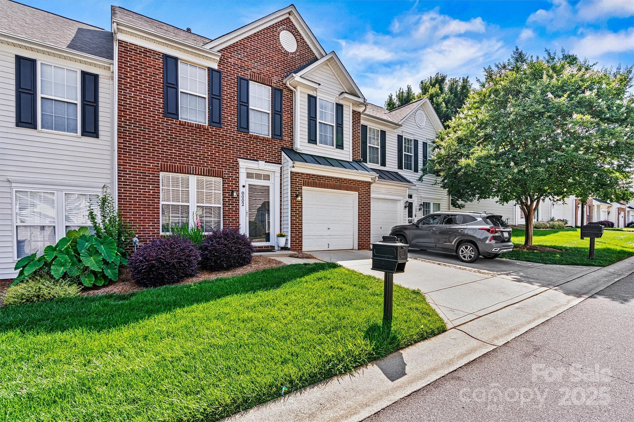 8002 Mariners Pointe Circle Property Photo 1
