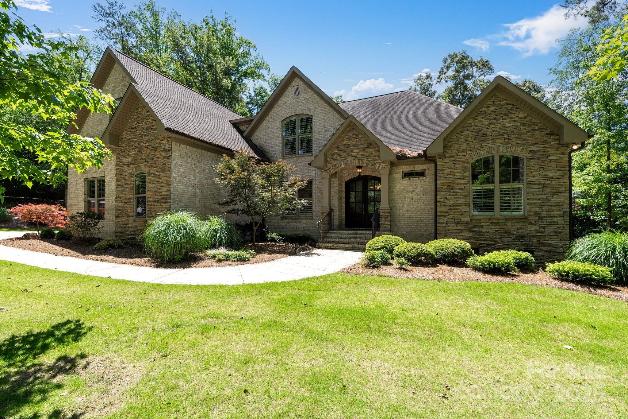 127 Turnberry Drive Property Photo 1