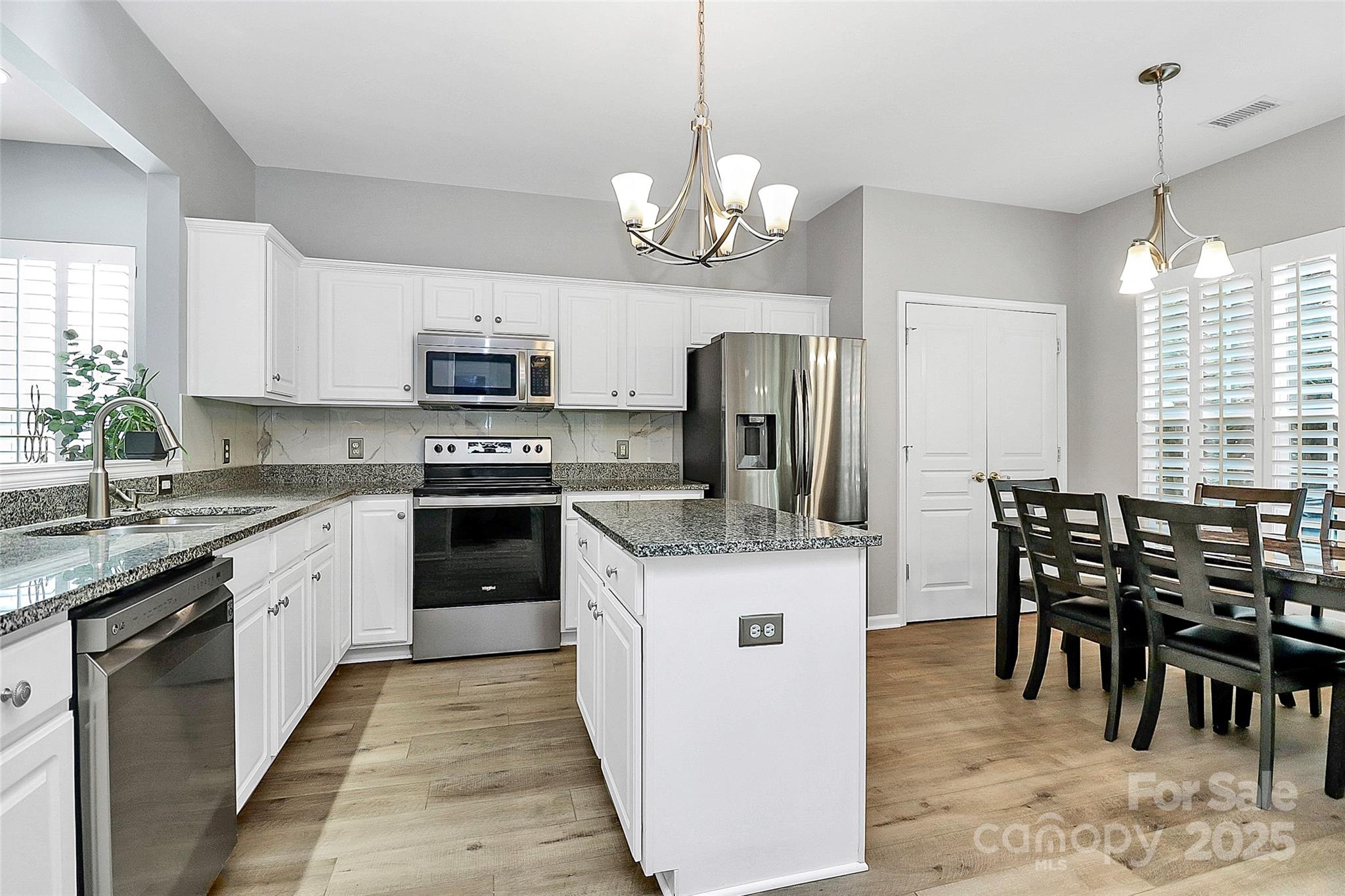 8722 Heron Glen Drive Property Photo 6