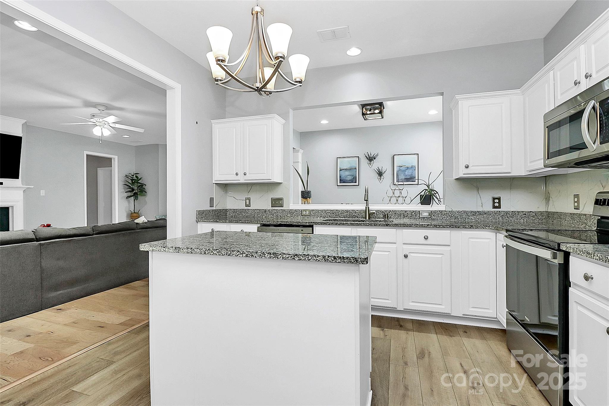 8722 Heron Glen Drive Property Photo 9