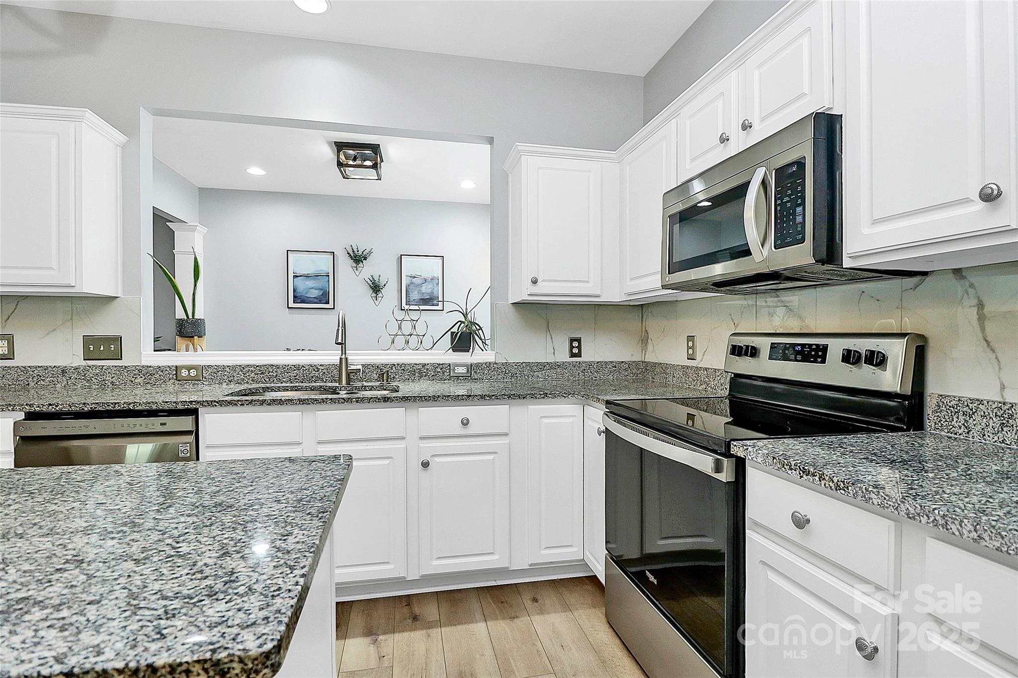 8722 Heron Glen Drive Property Photo 10