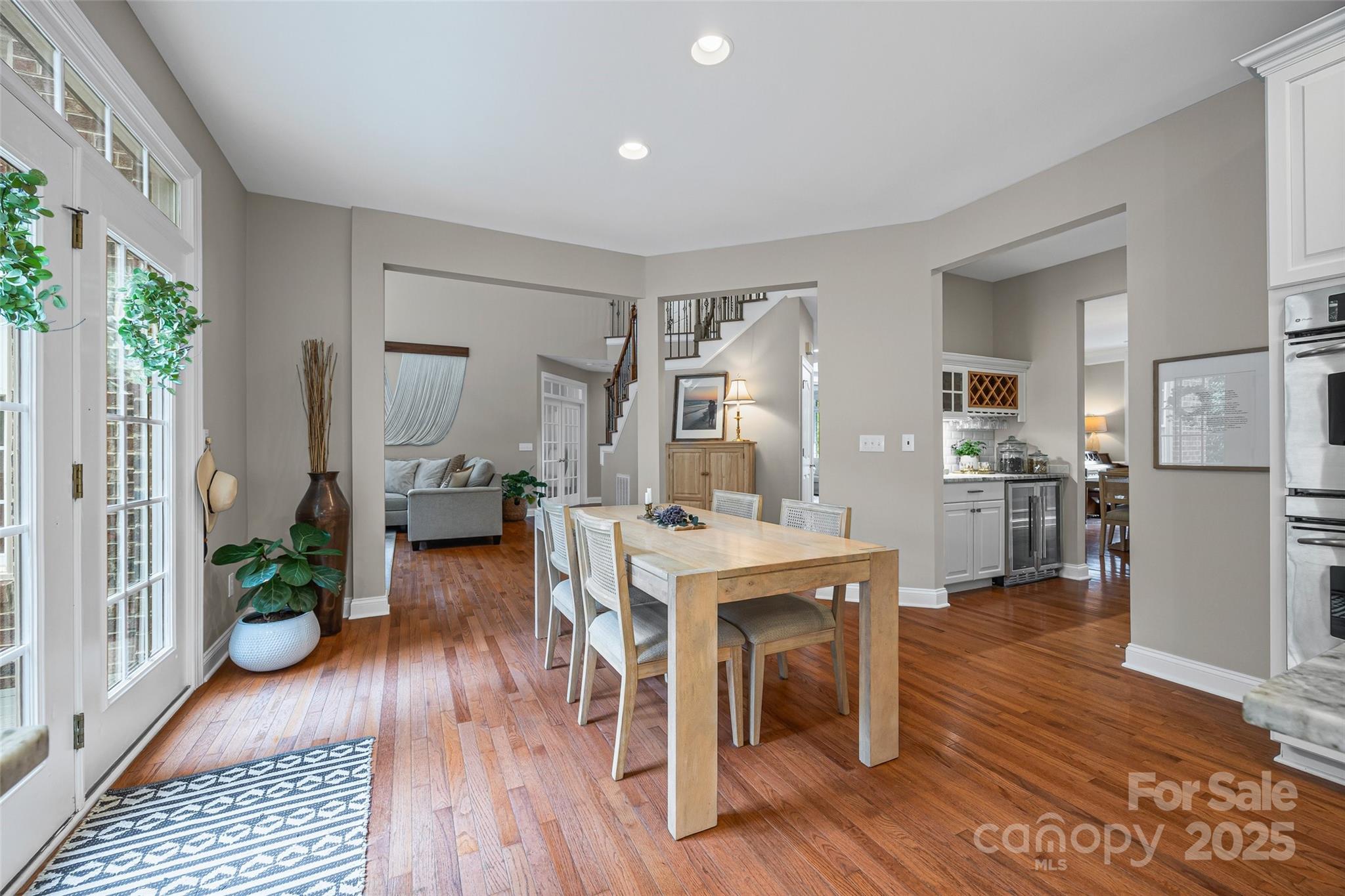 927 Cove Point Lane Property Photo 12