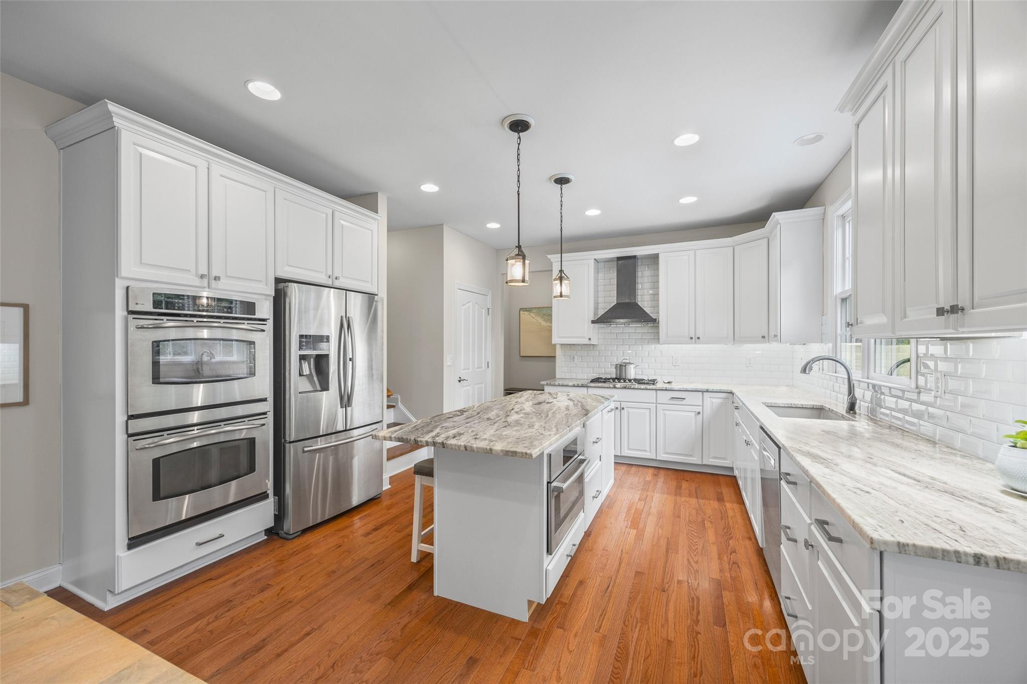 927 Cove Point Lane Property Photo 14