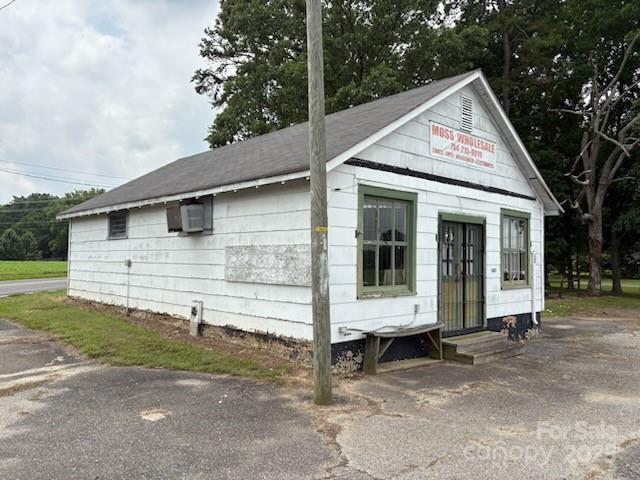 663 Oak Grove Road Property Photo 3