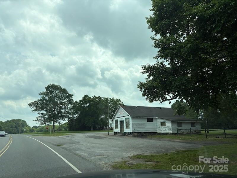 663 Oak Grove Road Property Photo 6