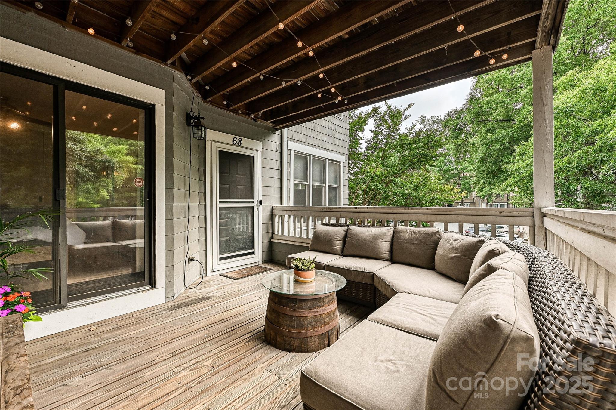 433-68 W 8th Street Property Photo 3