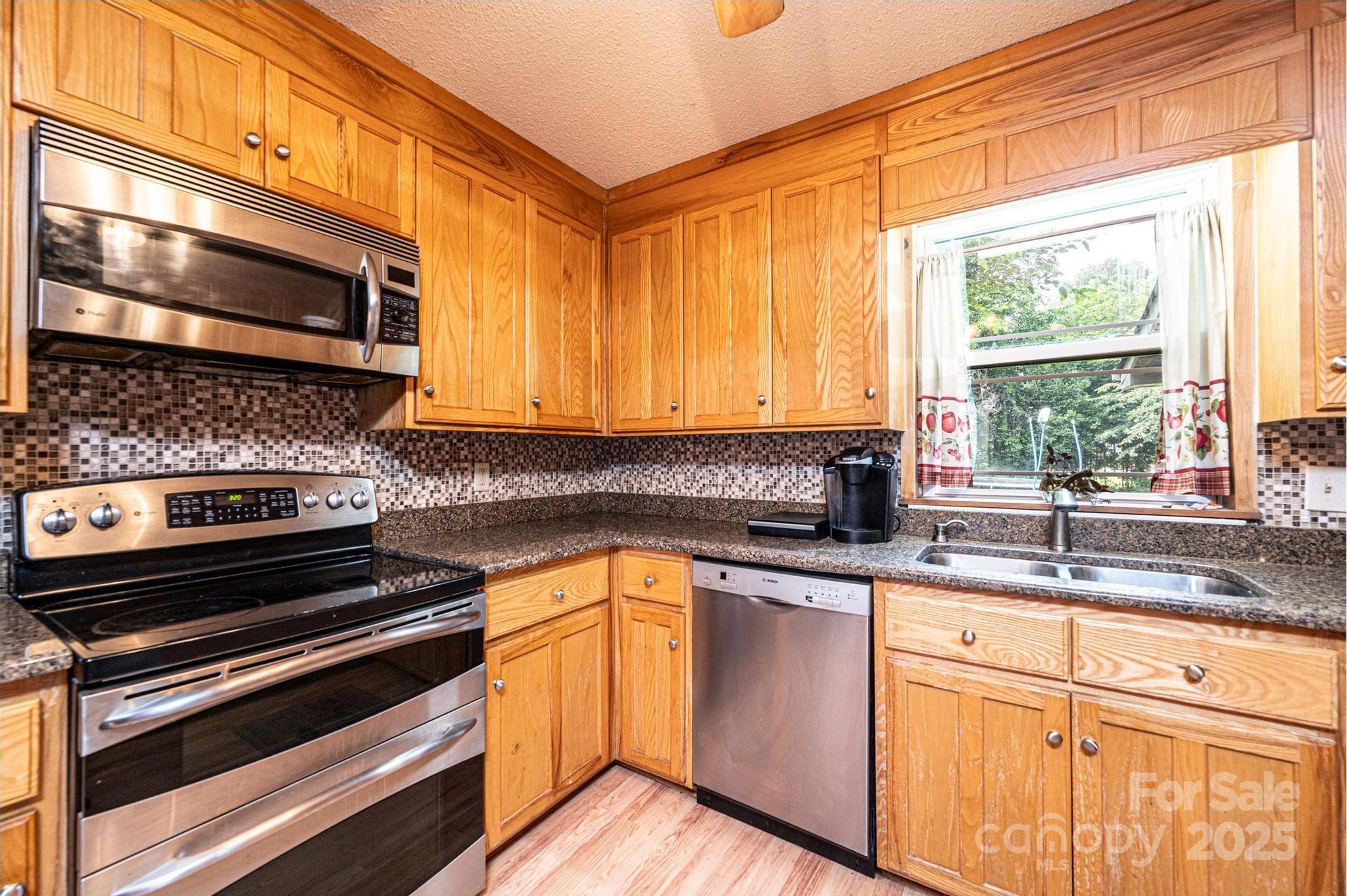 5516 Northwood Drive Property Photo 10