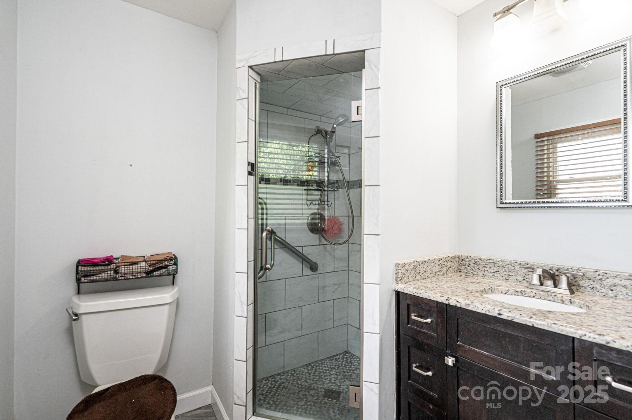 5516 Northwood Drive Property Photo 13