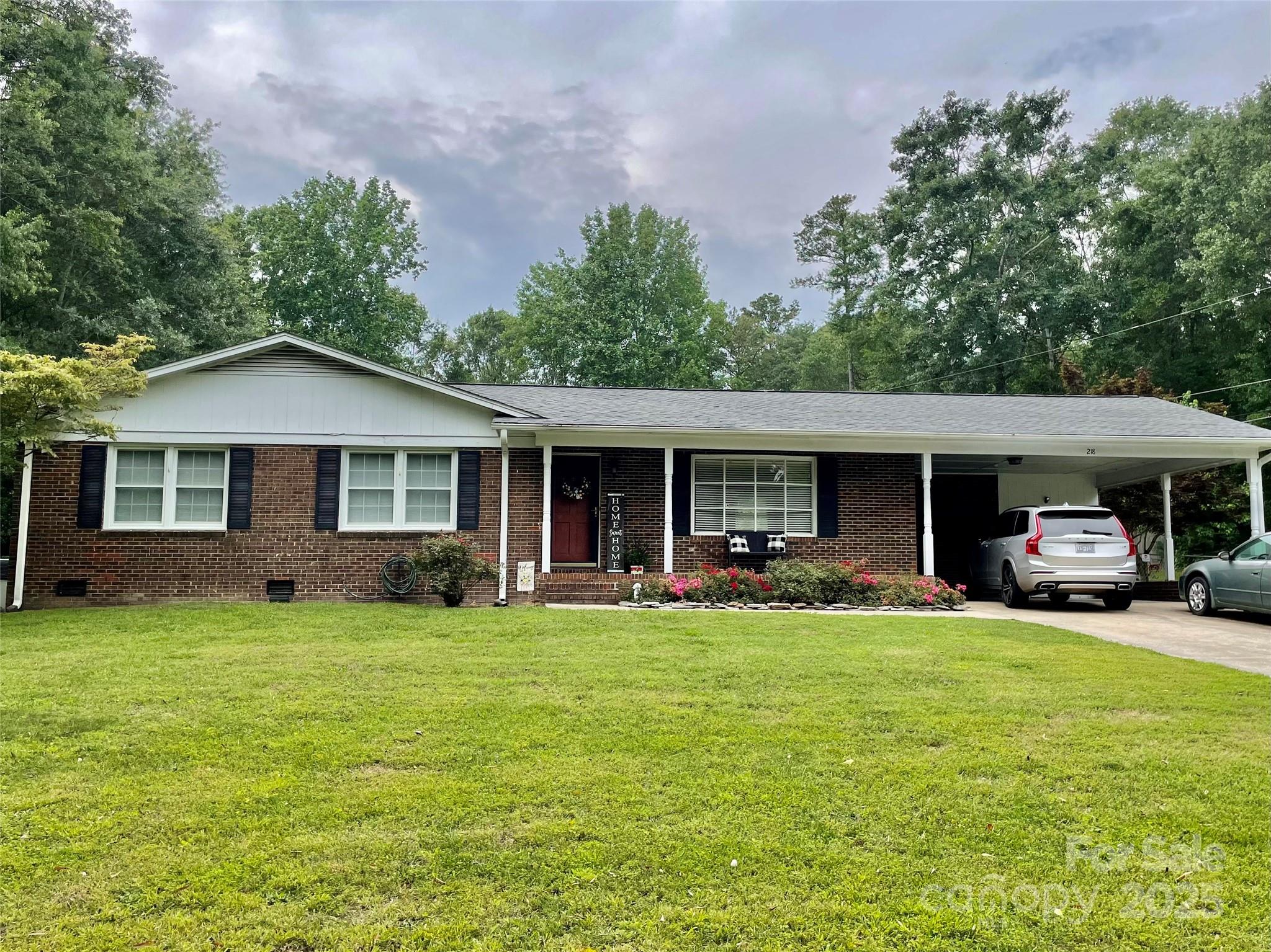 218 Hardin Circle Property Photo 1