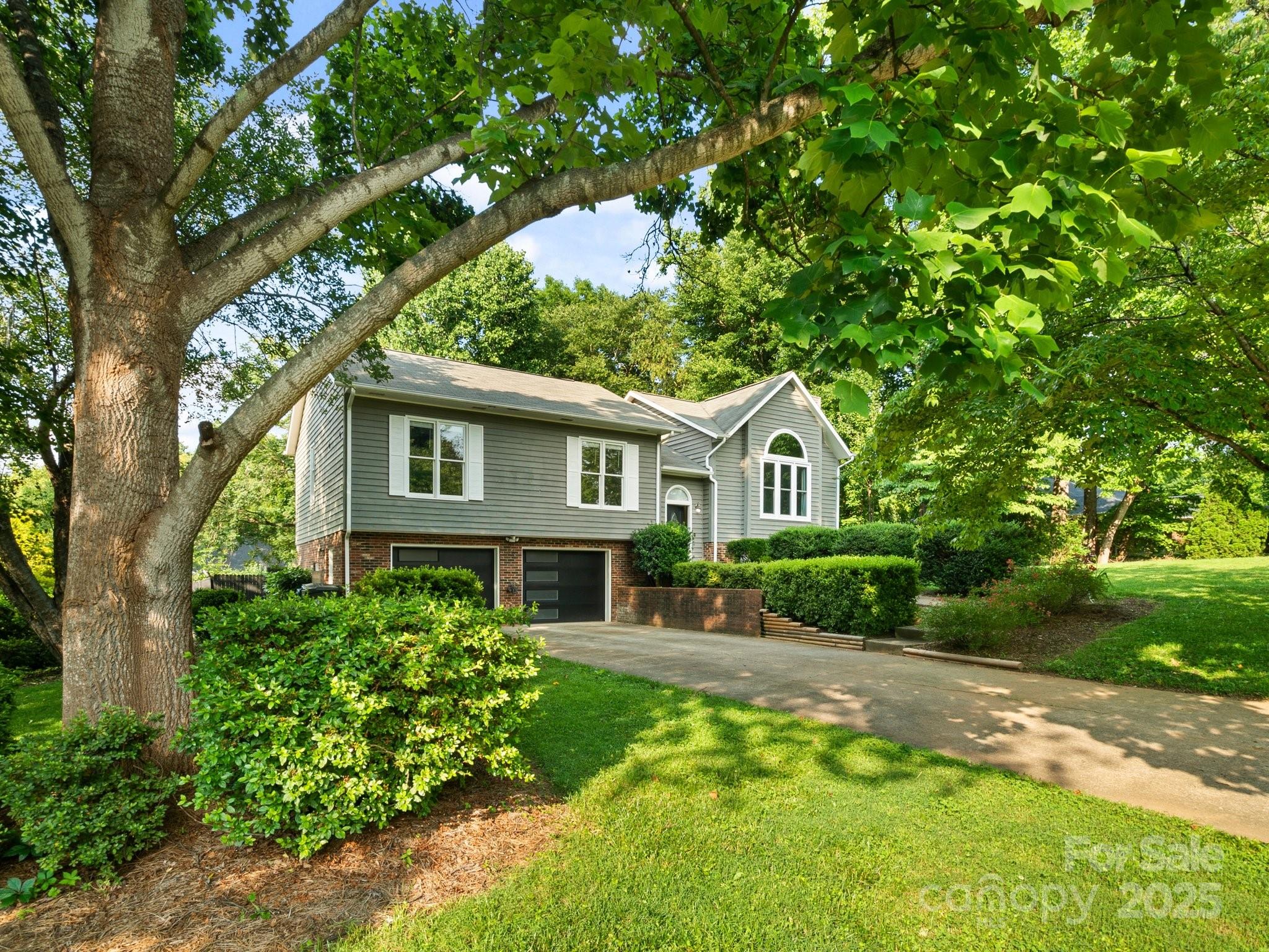 3124 5th Street Place Property Photo 2