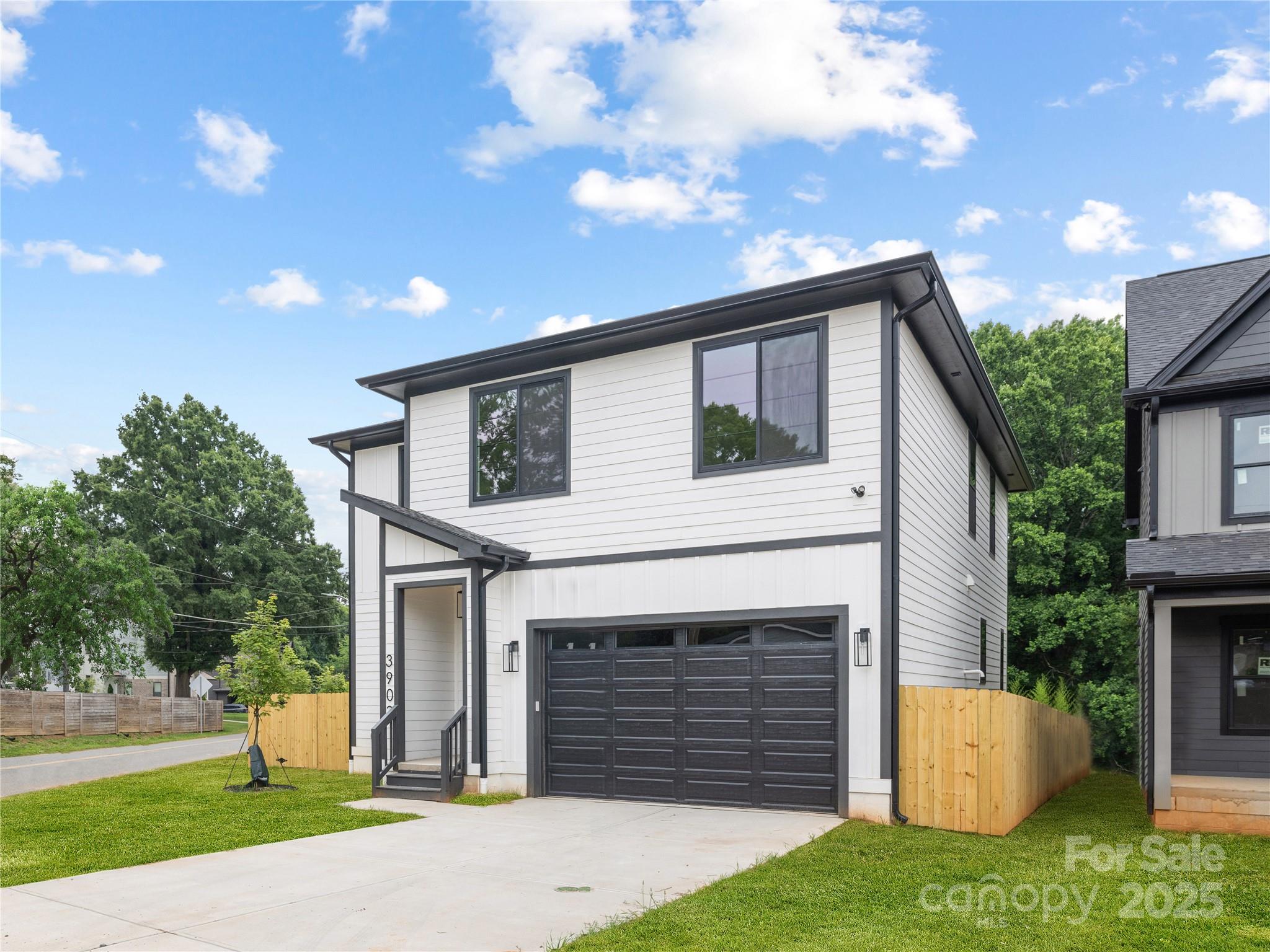 3903 Plainview Road Property Photo 1