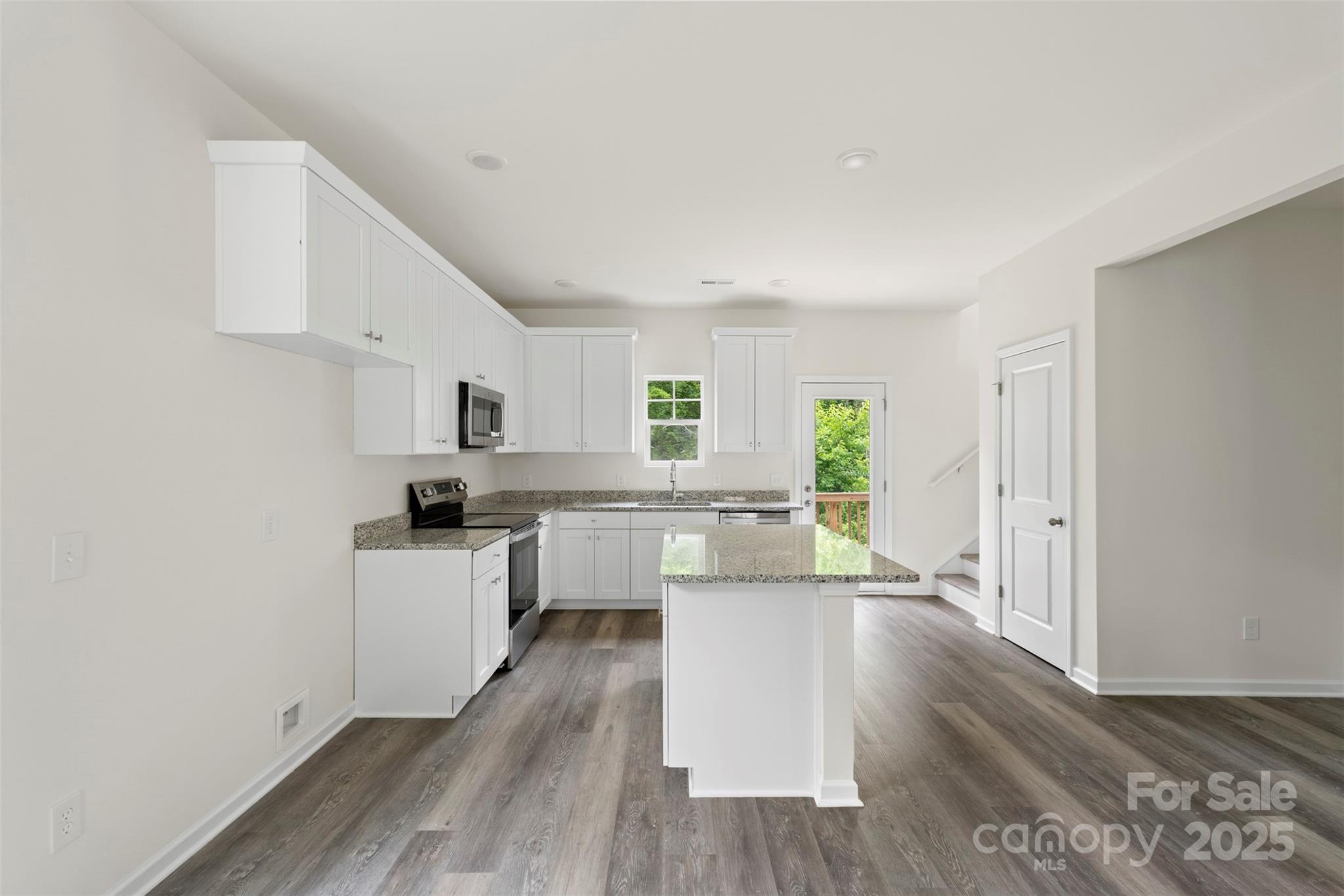 510 3rd Street Property Photo 12