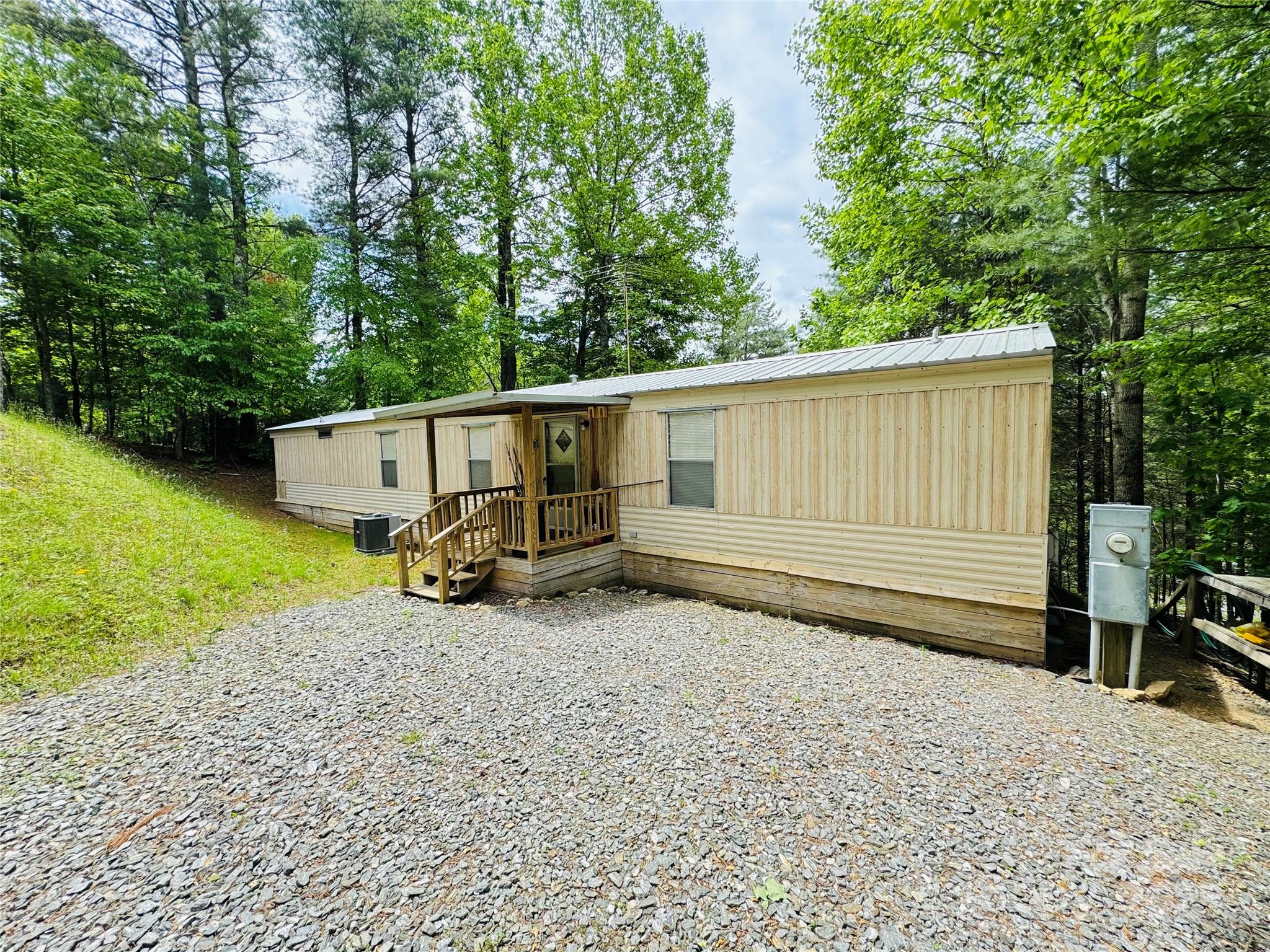 477 Parkway Drive Property Photo 1