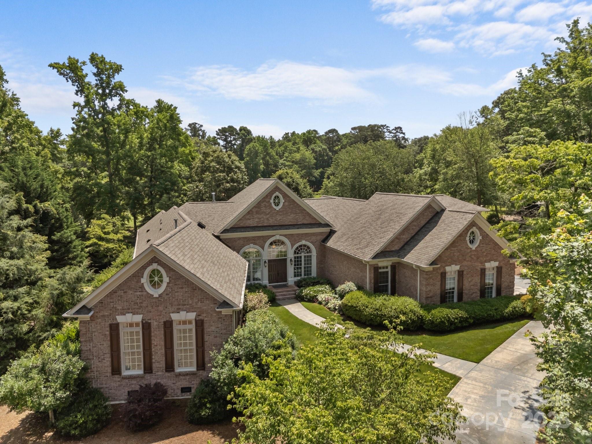 1629 Southpoint Lane Property Photo 1