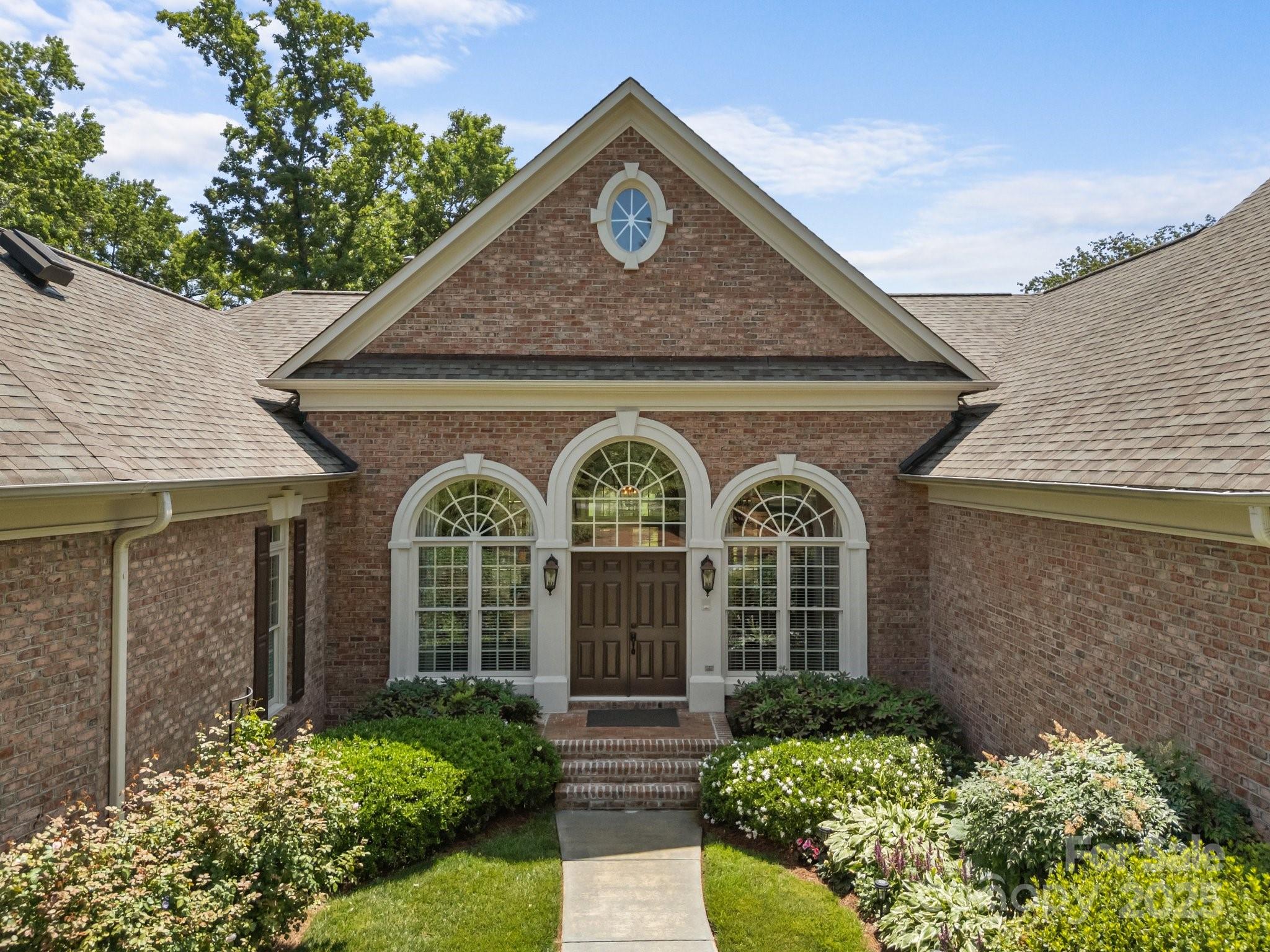 1629 Southpoint Lane Property Photo 2