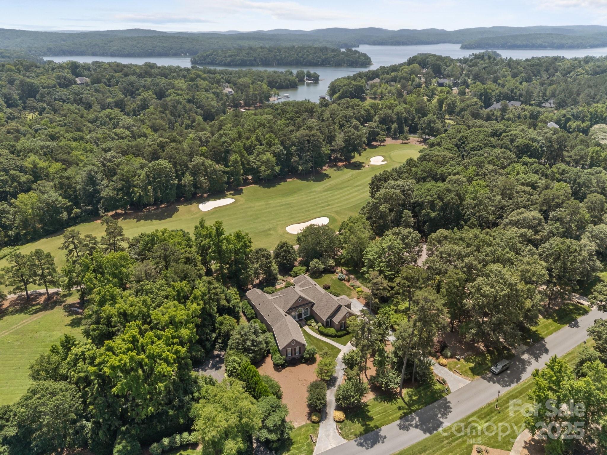 1629 Southpoint Lane Property Photo 9