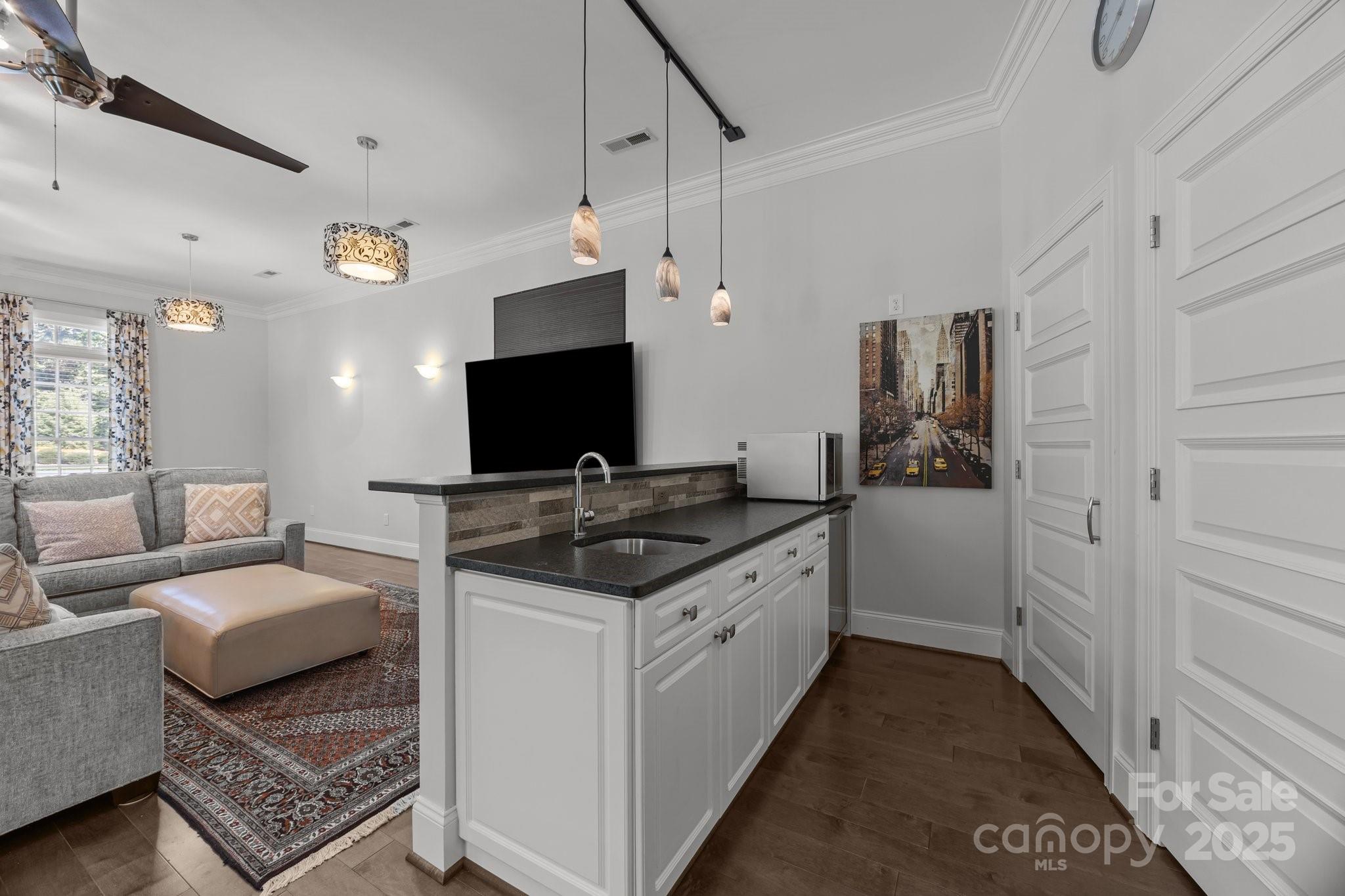 1629 Southpoint Lane Property Photo 21