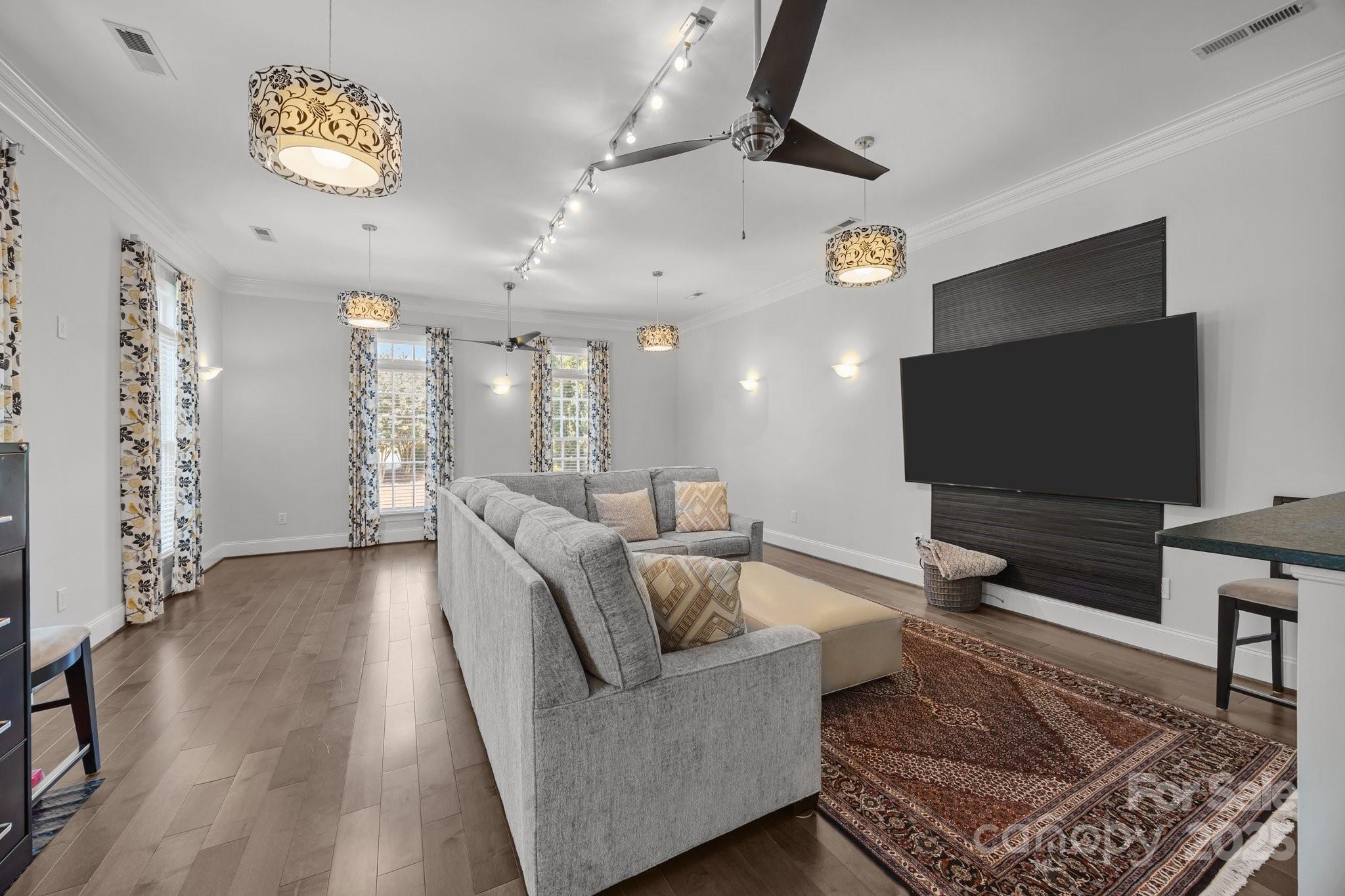 1629 Southpoint Lane Property Photo 22