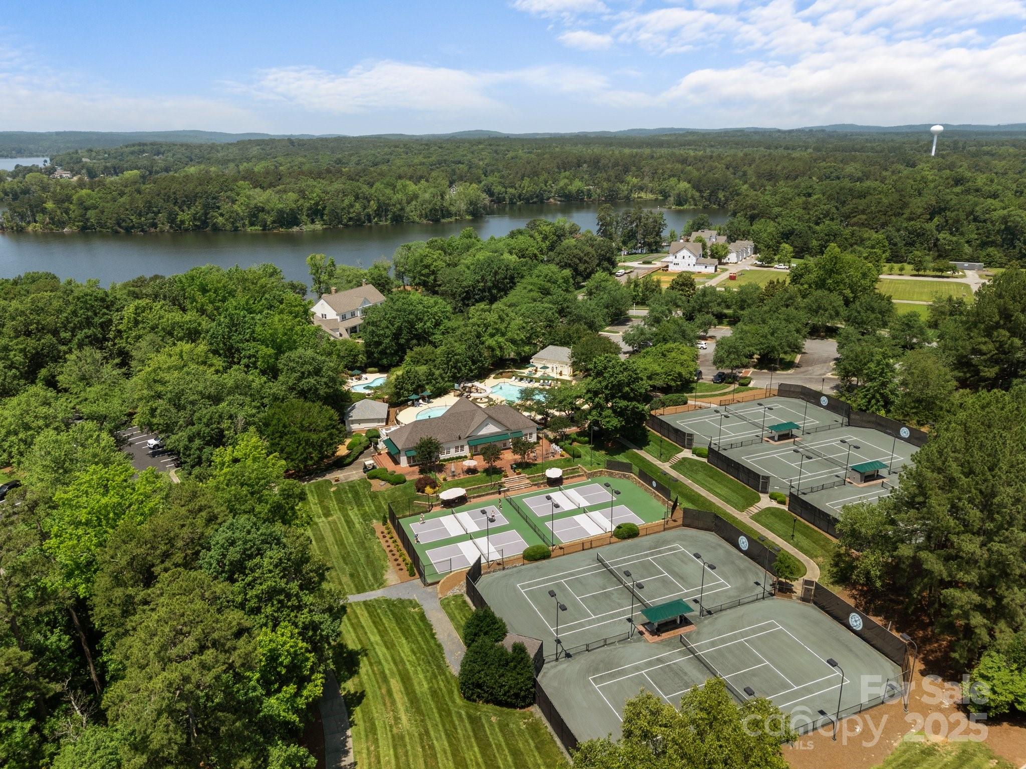 1629 Southpoint Lane Property Photo 36