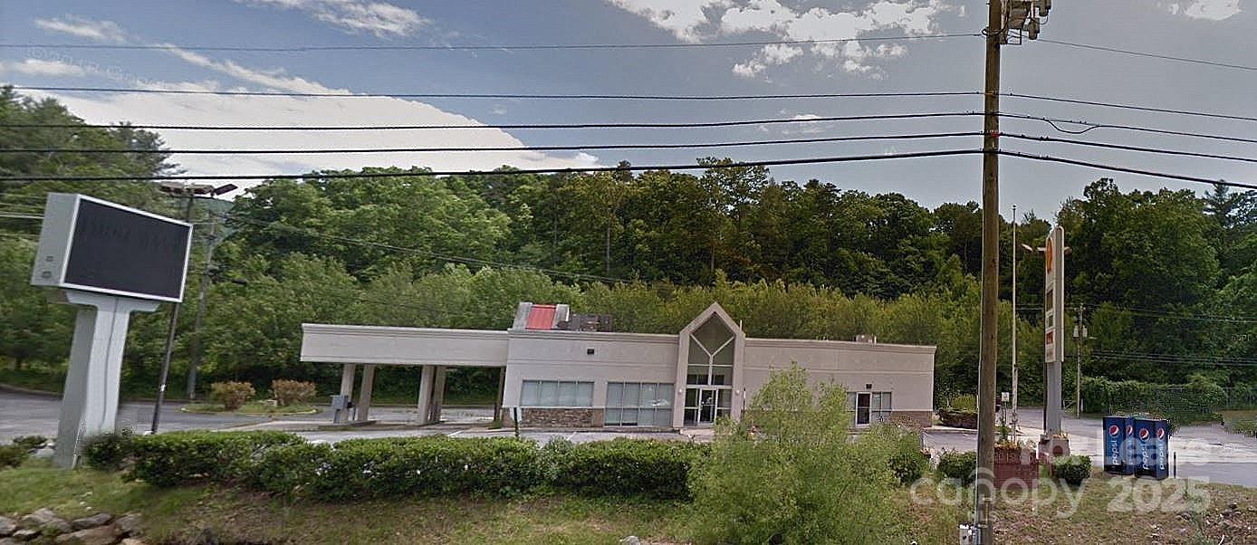 199 Charlotte Highway Property Photo 2