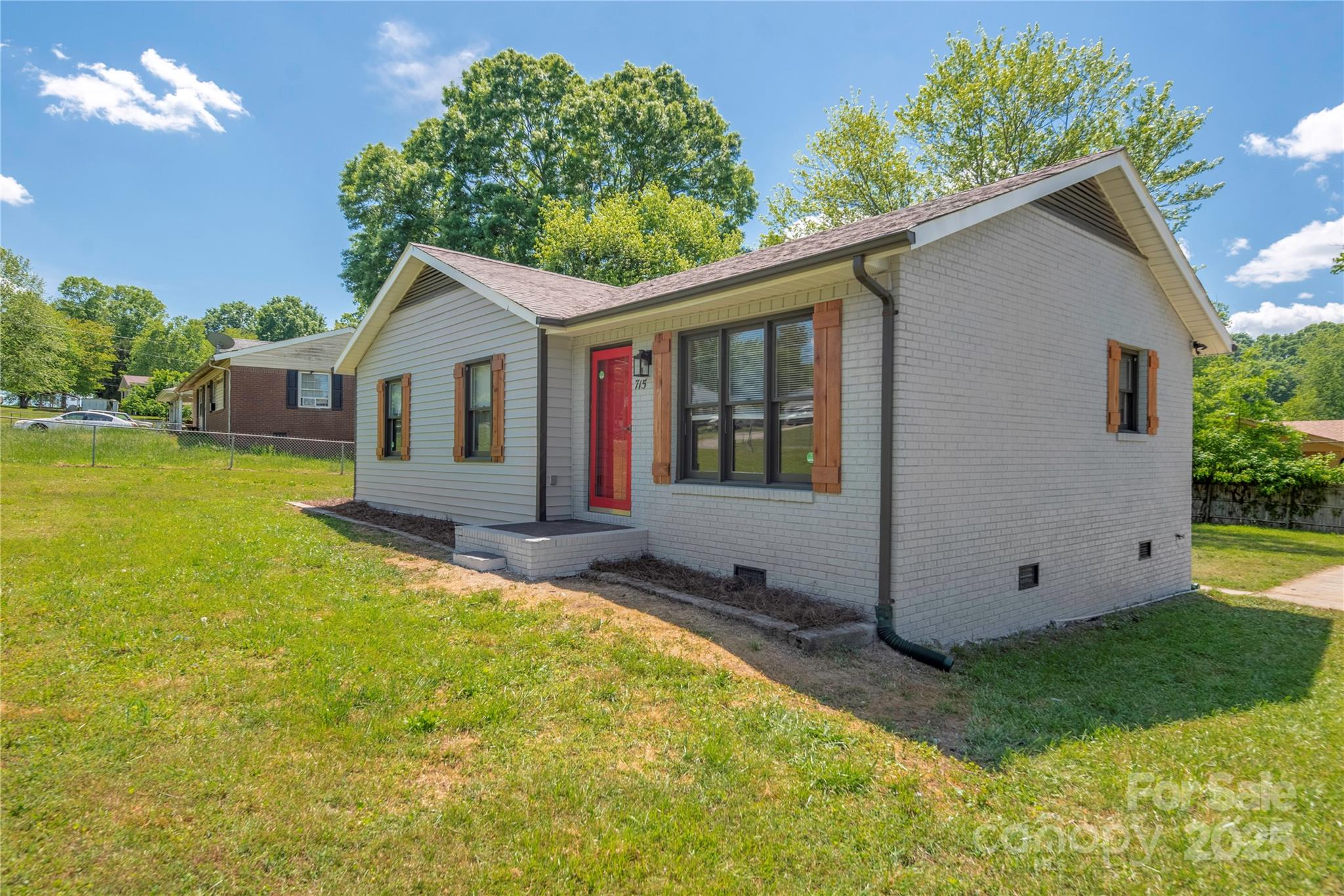 221 Magnolia Street Property Photo 3