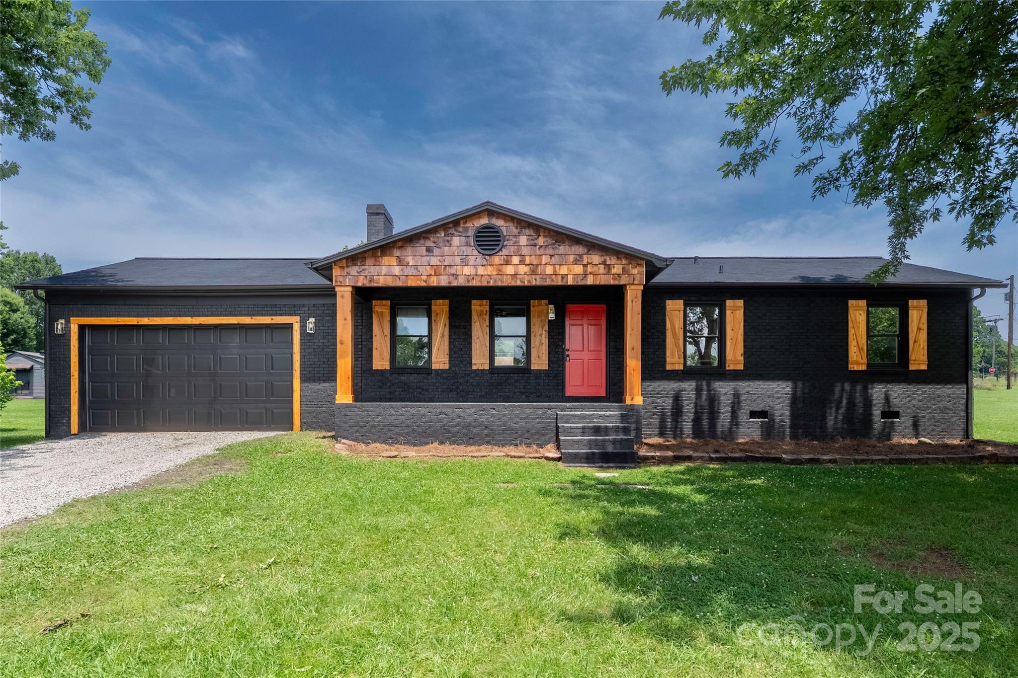 221 Magnolia Street Property Photo 4
