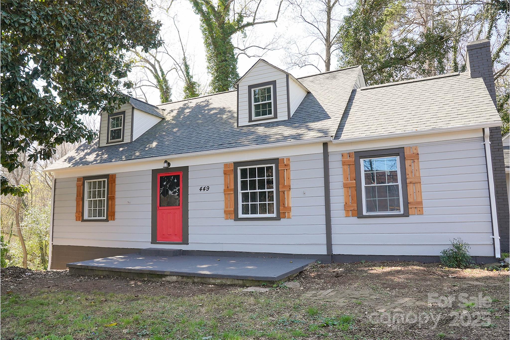 504 Holland Drive Property Photo 3