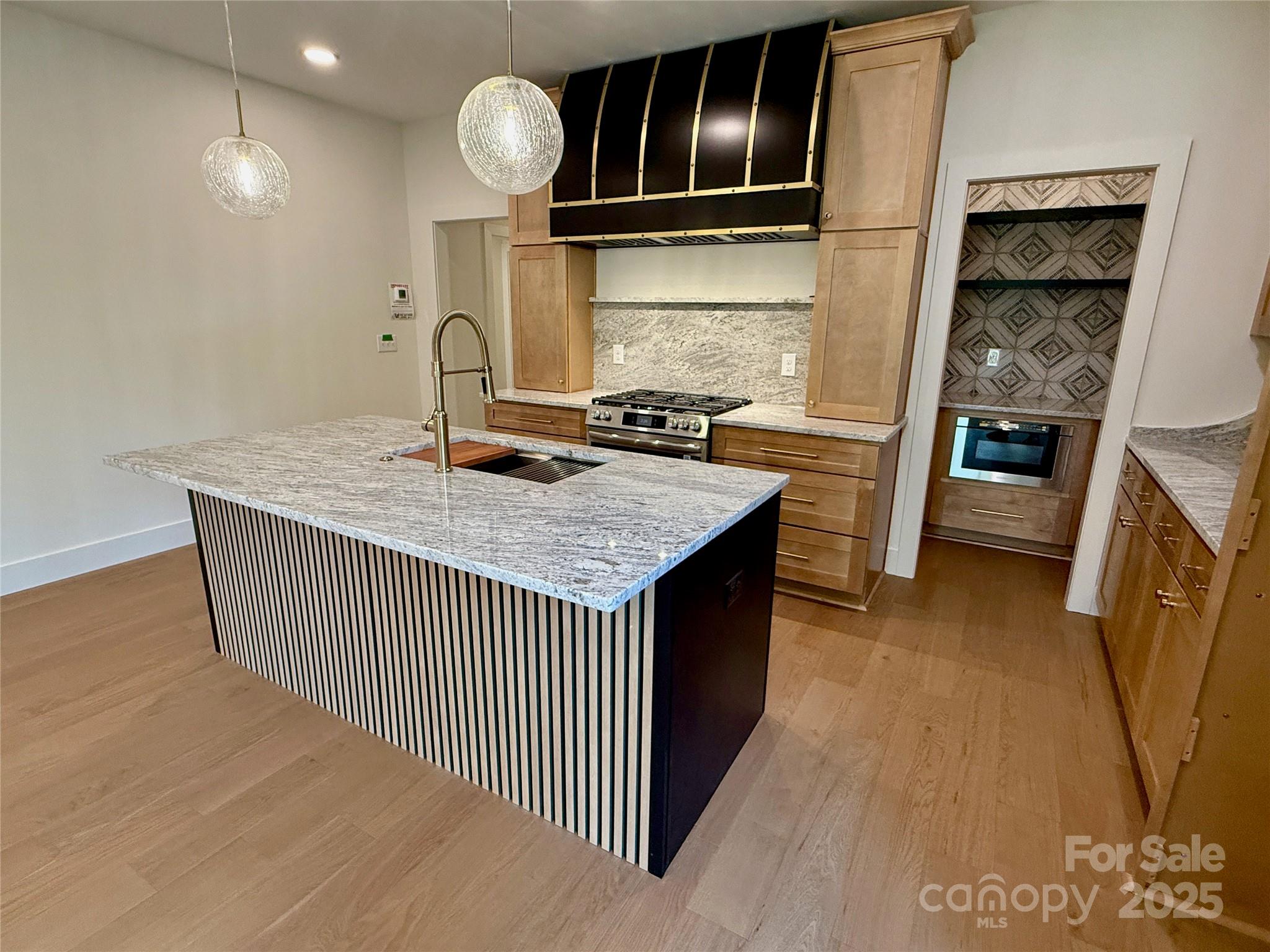 1721 S New Hope Road Property Photo 4