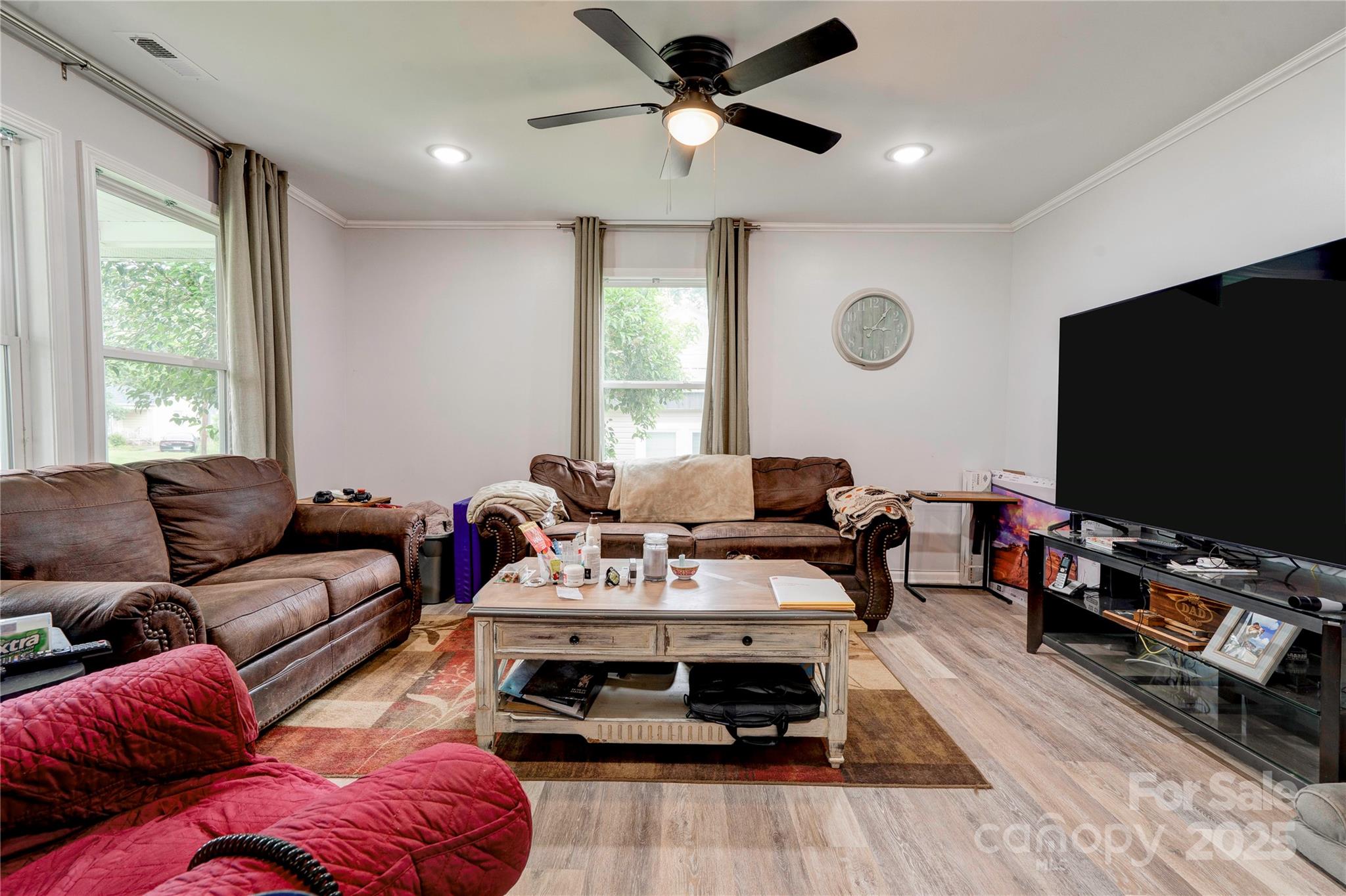 812 Kings Road Property Photo 3