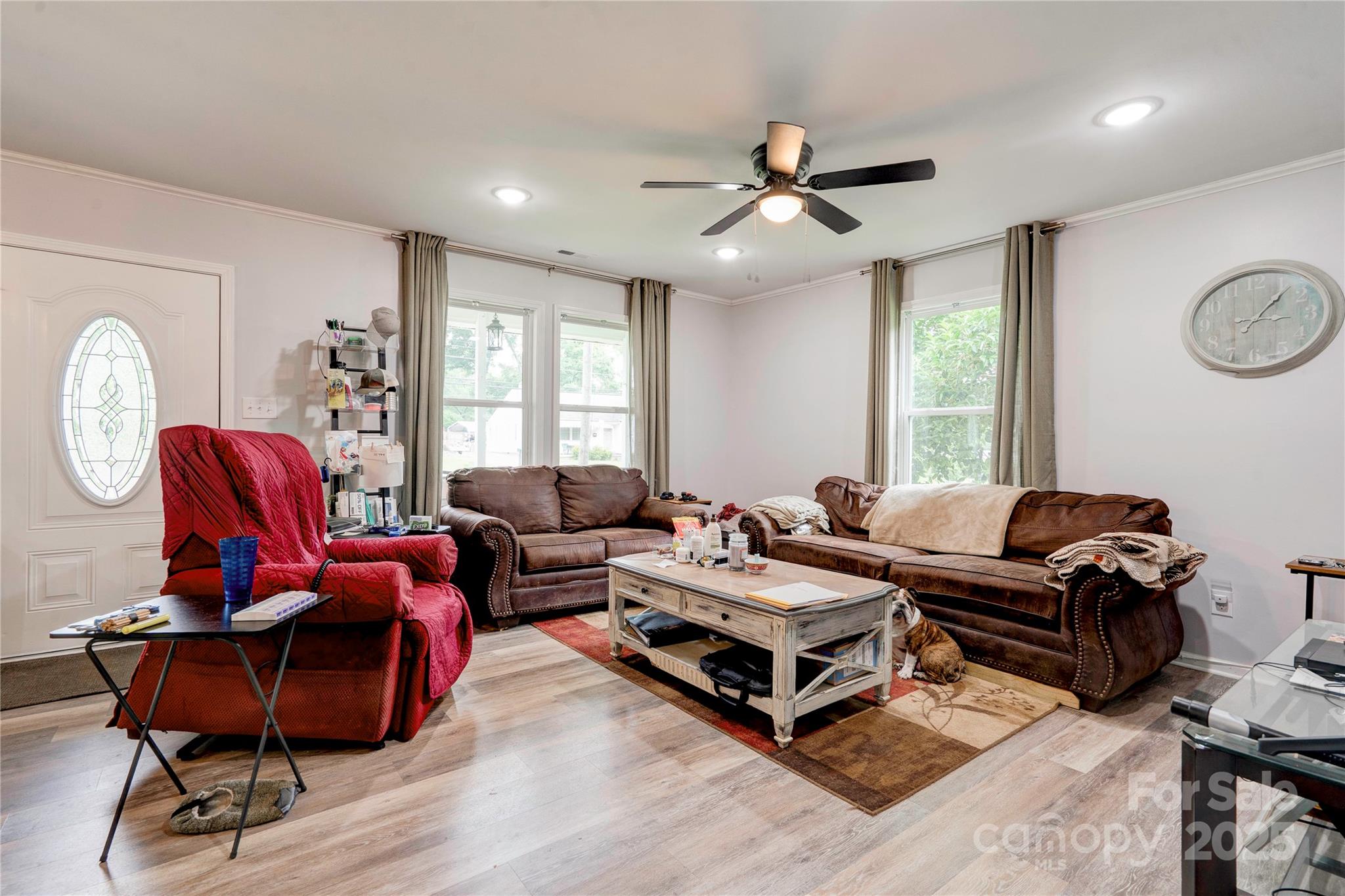 812 Kings Road Property Photo 4