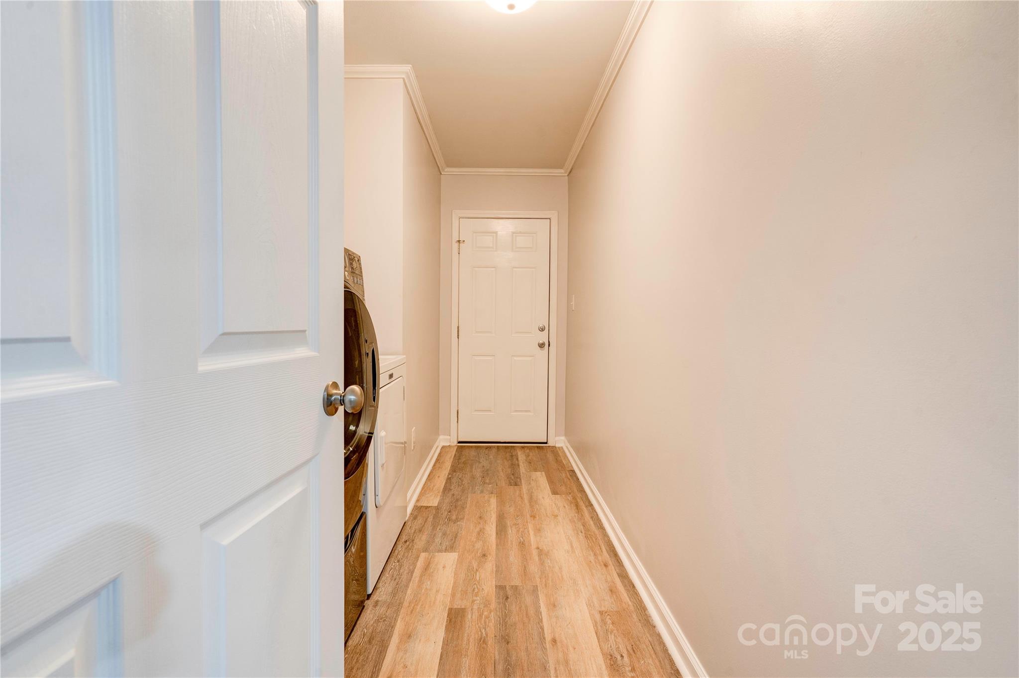 812 Kings Road Property Photo 8
