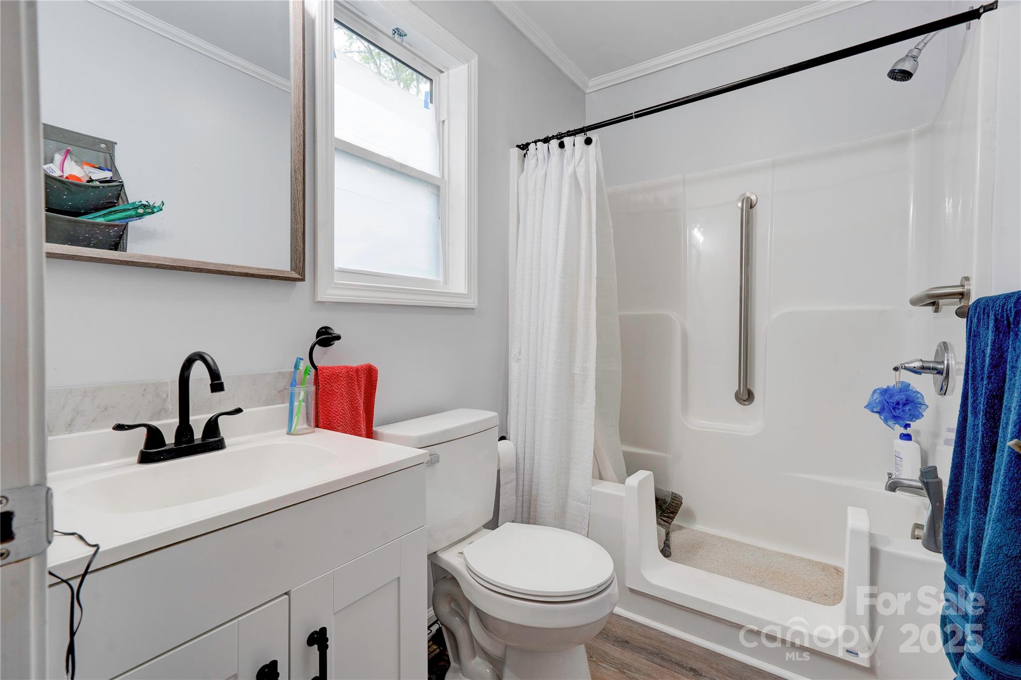 812 Kings Road Property Photo 12